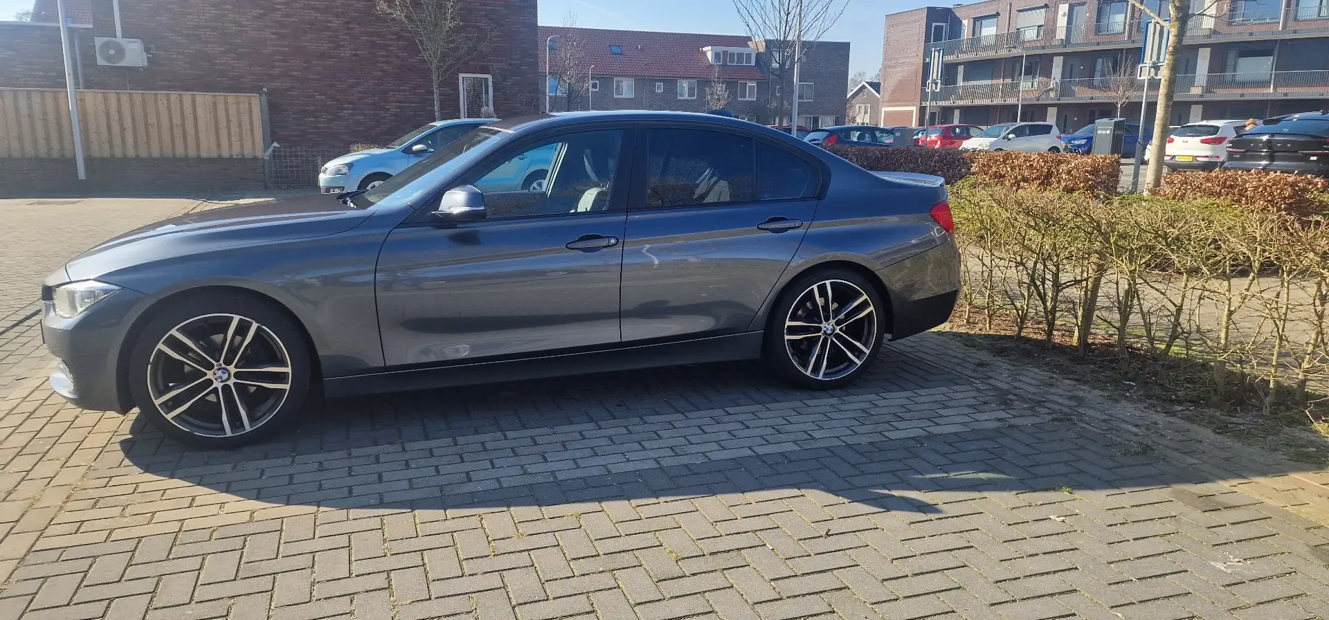 BMW 320 EDE Executive (NWE-KETTING) Org.NL 19" Xenon Grijs - 2