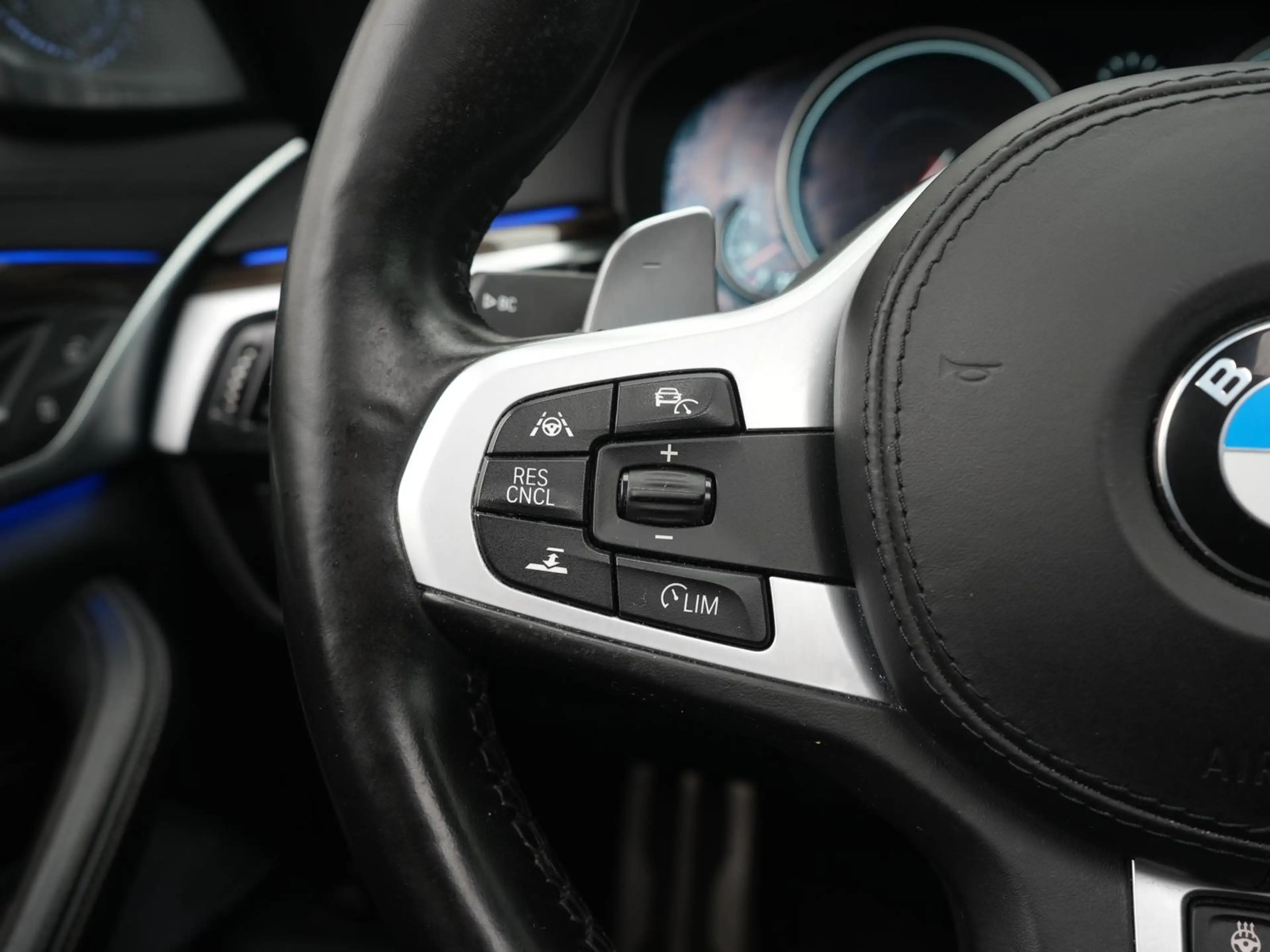 BMW 550 d xDrive,NACHT,PANO,B&W,360°,SITZLÜFT,HUD — photo 11