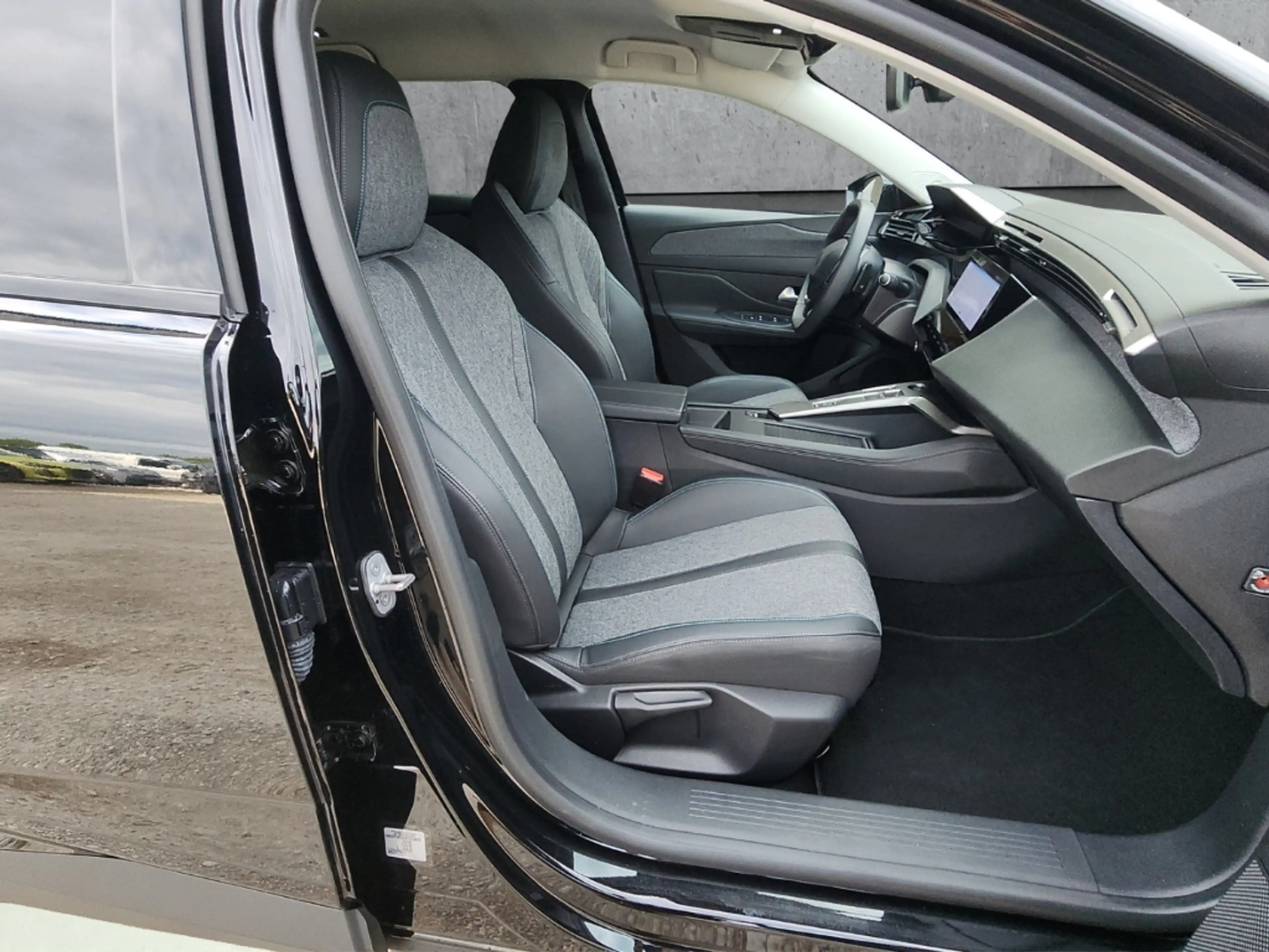Peugeot 408 Allure PT 130 EAT8 LED ACC CarPlay Kamera — photo 13