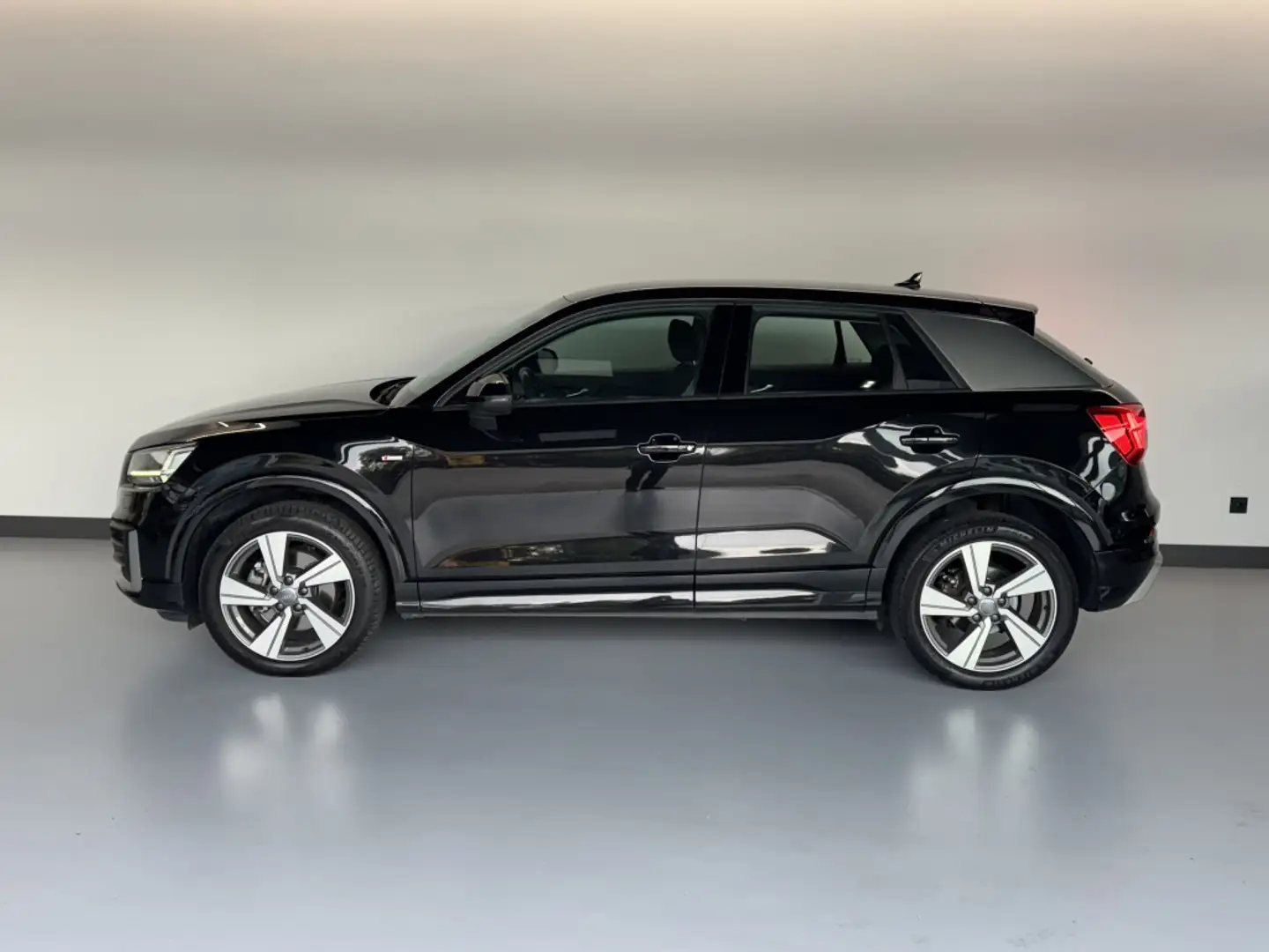 Audi Q2 40 TFSI Sport quattro S tronic 140kW Negro - 2