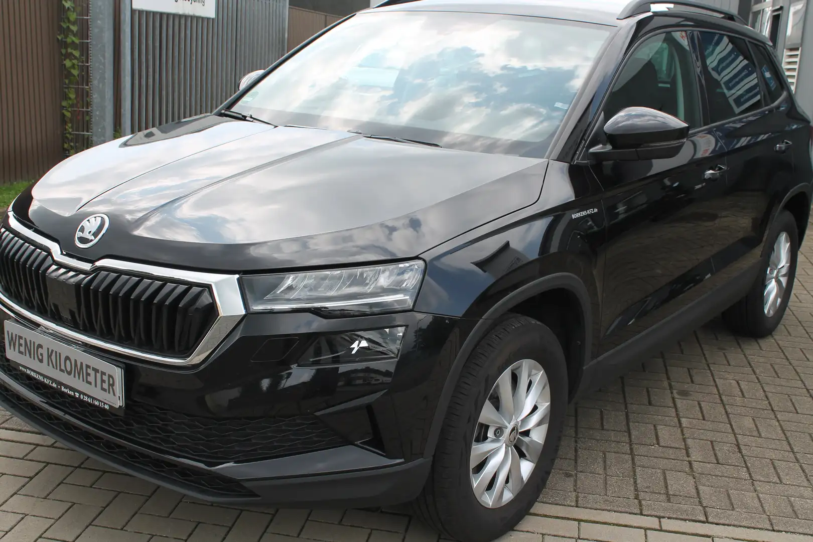 Skoda Karoq Ambition 1,5 l 13000 km Schwarz - 1