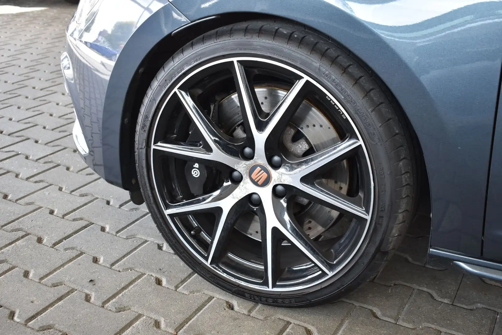 SEAT Leon ST 2.0 TSI Cupra 4Drive Performance Paket Brembo Grau - 2
