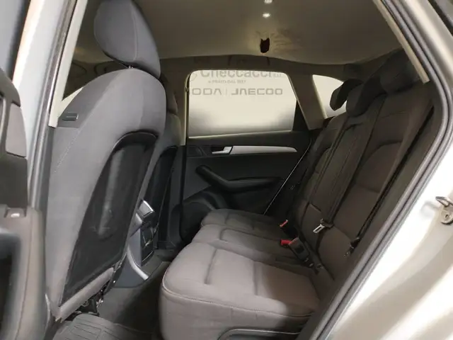 Audi Q5 view 11