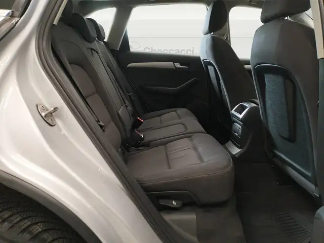 Audi Q5 view 12