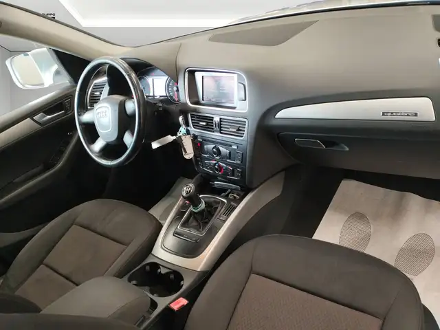 Audi Q5 view 14
