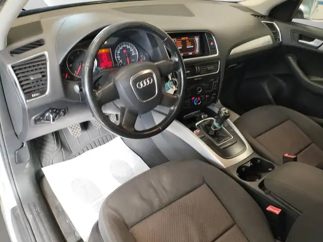 Audi Q5 view 10