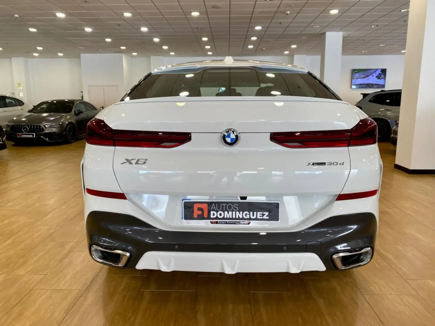 BMW X6 xDrive 30dA M Sport Bílá - 2