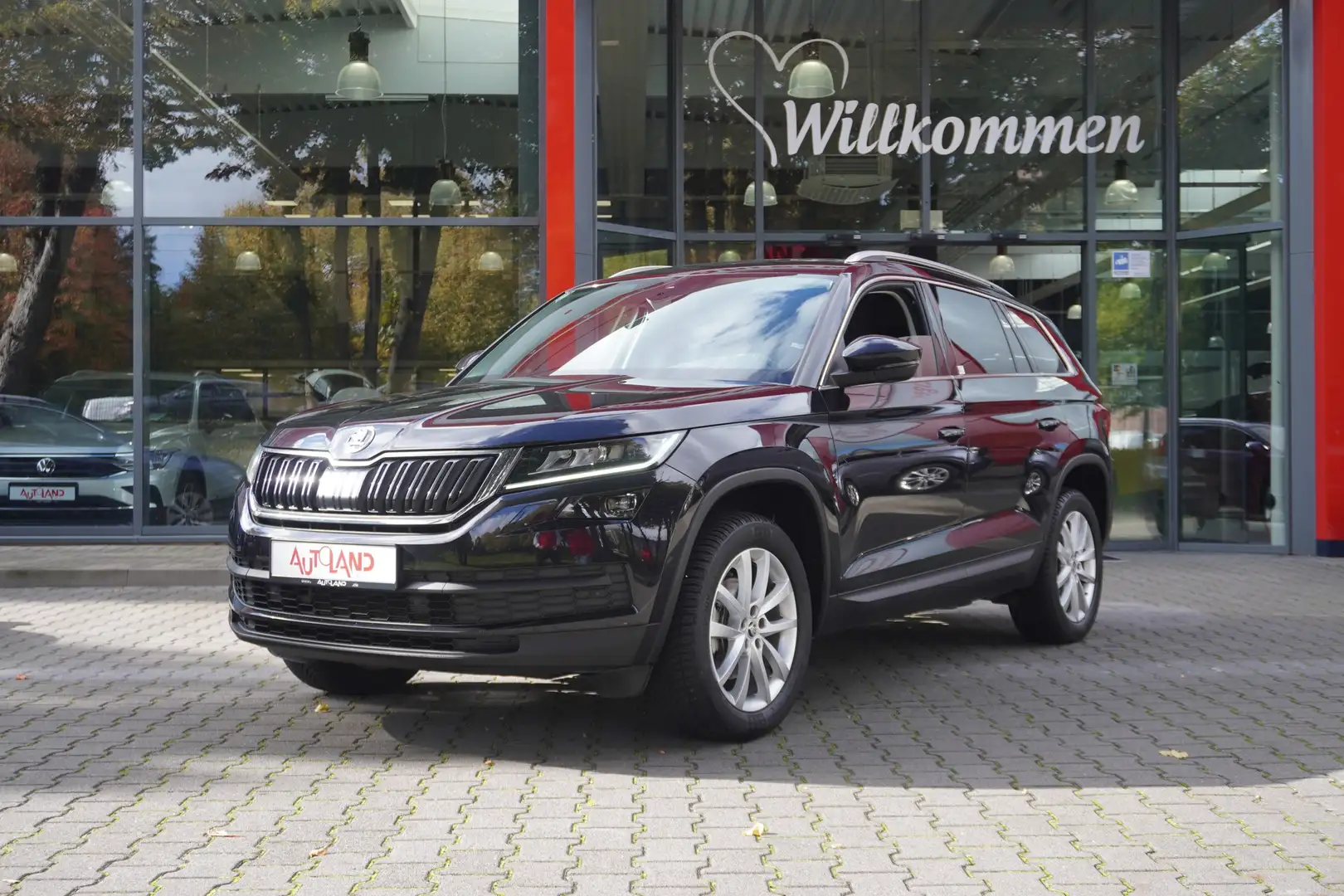 Skoda Kodiaq 1.5 TSI Style DSG Navi Tempomat AHK LED Schwarz - 2