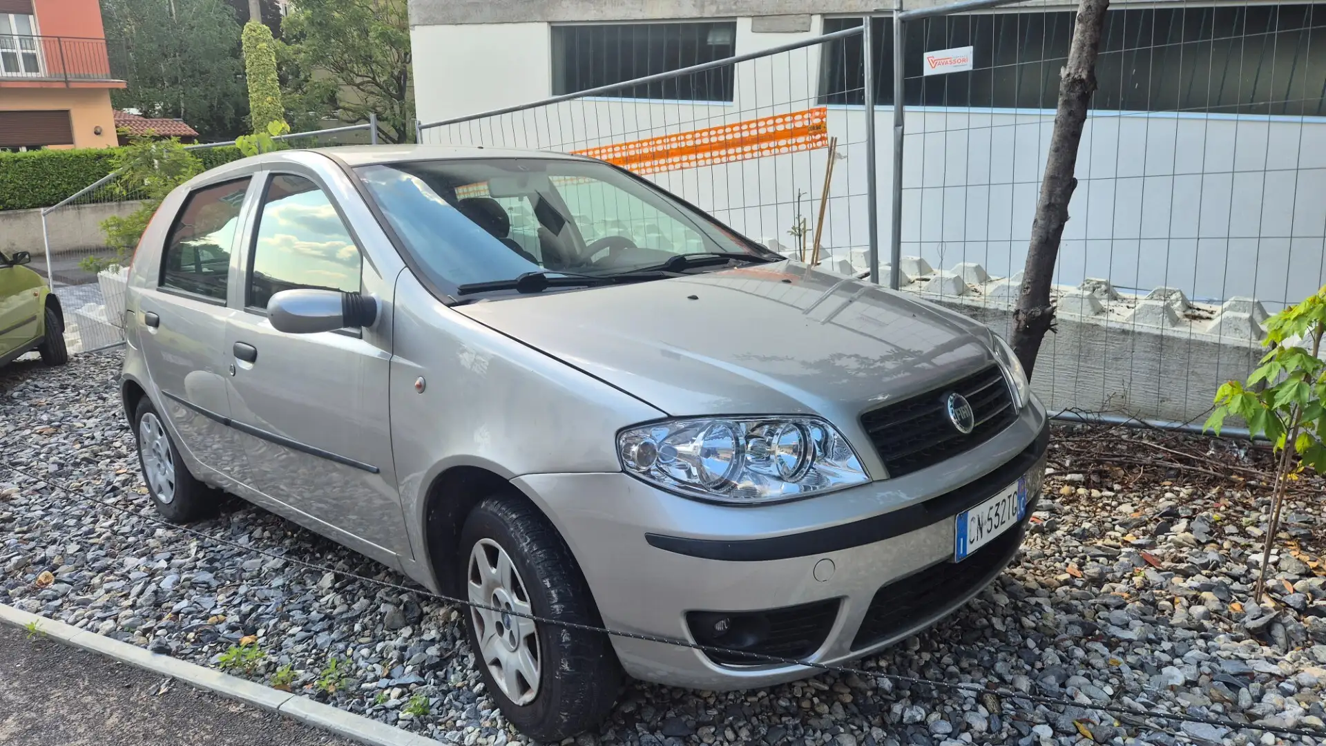 Fiat Punto 1.2i cat 5 porte ELX Šedá - 1