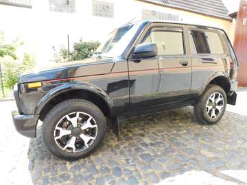 4x4Urban+Taiga 4x4 Paket+2xSchutz Paket+Klima+S.-heiz. u v mehr
