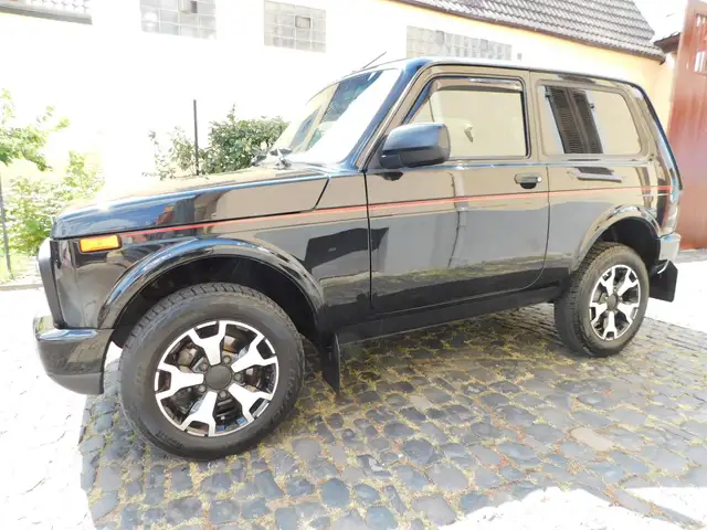 Lada Taiga 4x4Urban+Taiga 4x4 Paket+2xSchutz Paket+Klima+S.-heiz. u v mehr
