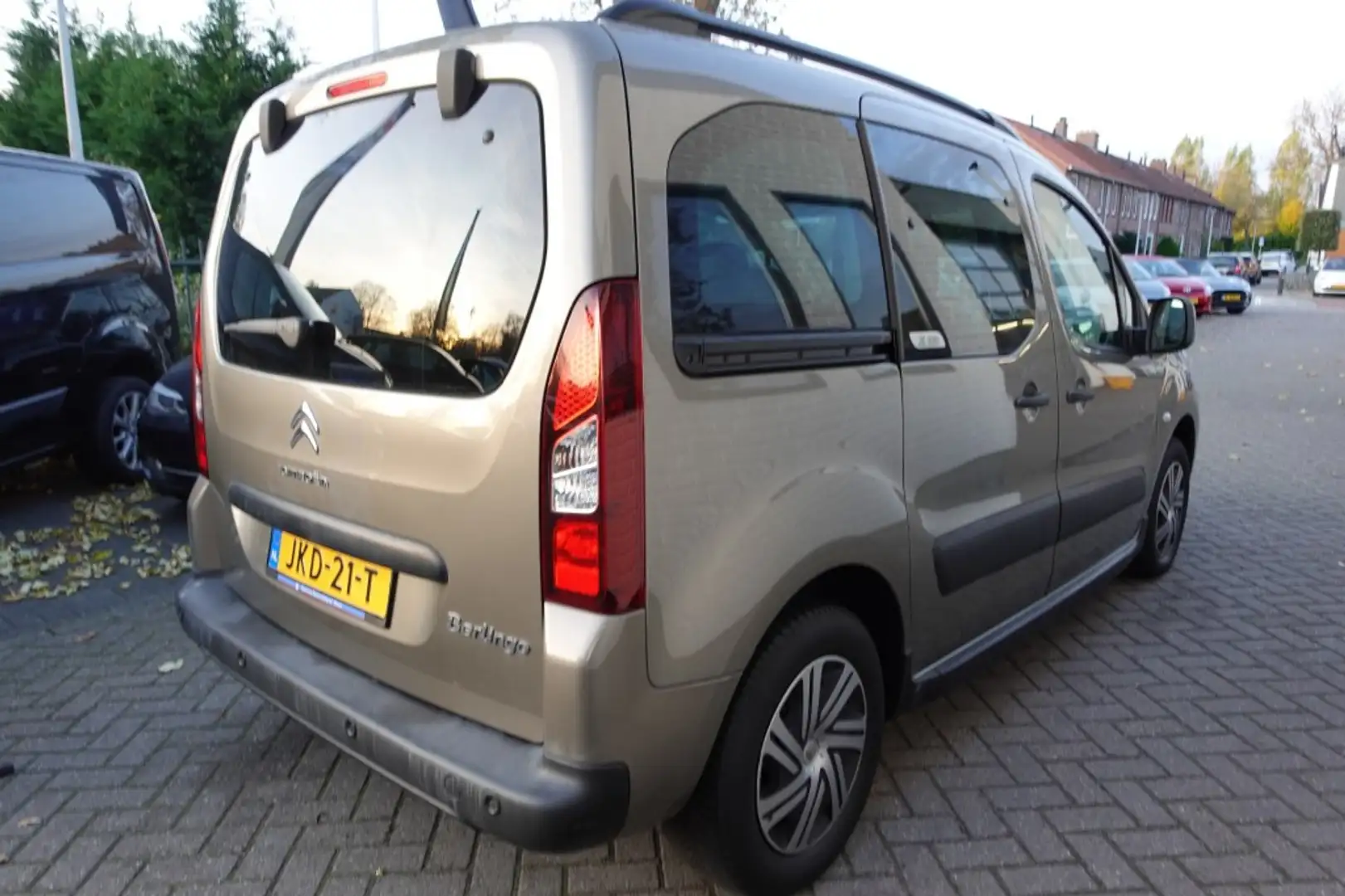 Citroen Berlingo 1.6 VTI 120 pk XTR Clima StandKachel Marrón - 2