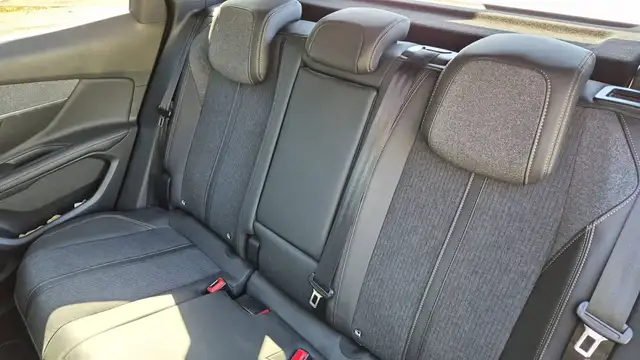 Peugeot 3008 view 9