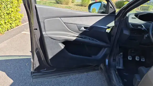 Peugeot 3008 view 7