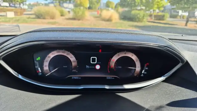Peugeot 3008 view 12