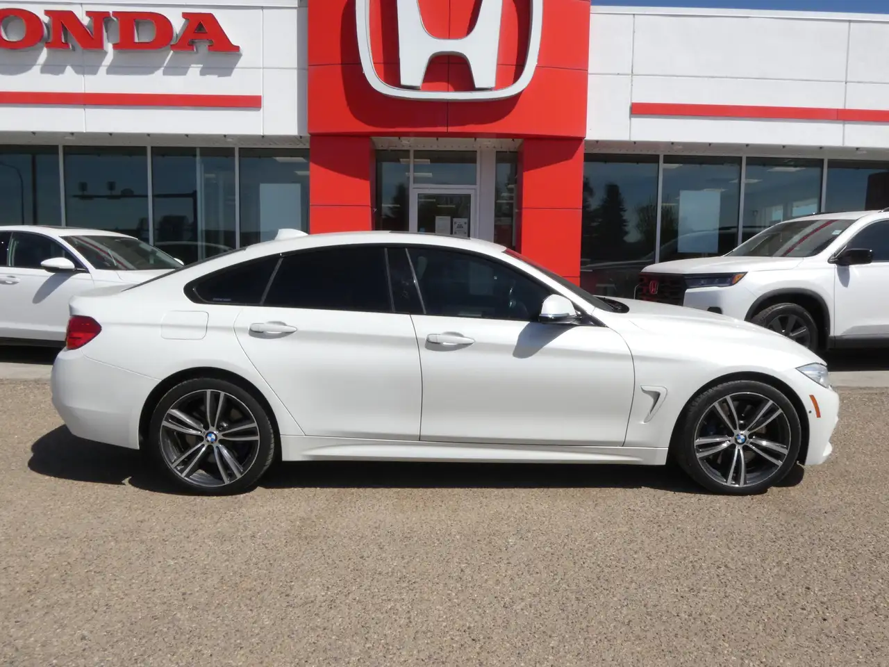 BMW 4 Series снимка BMW 4 Series