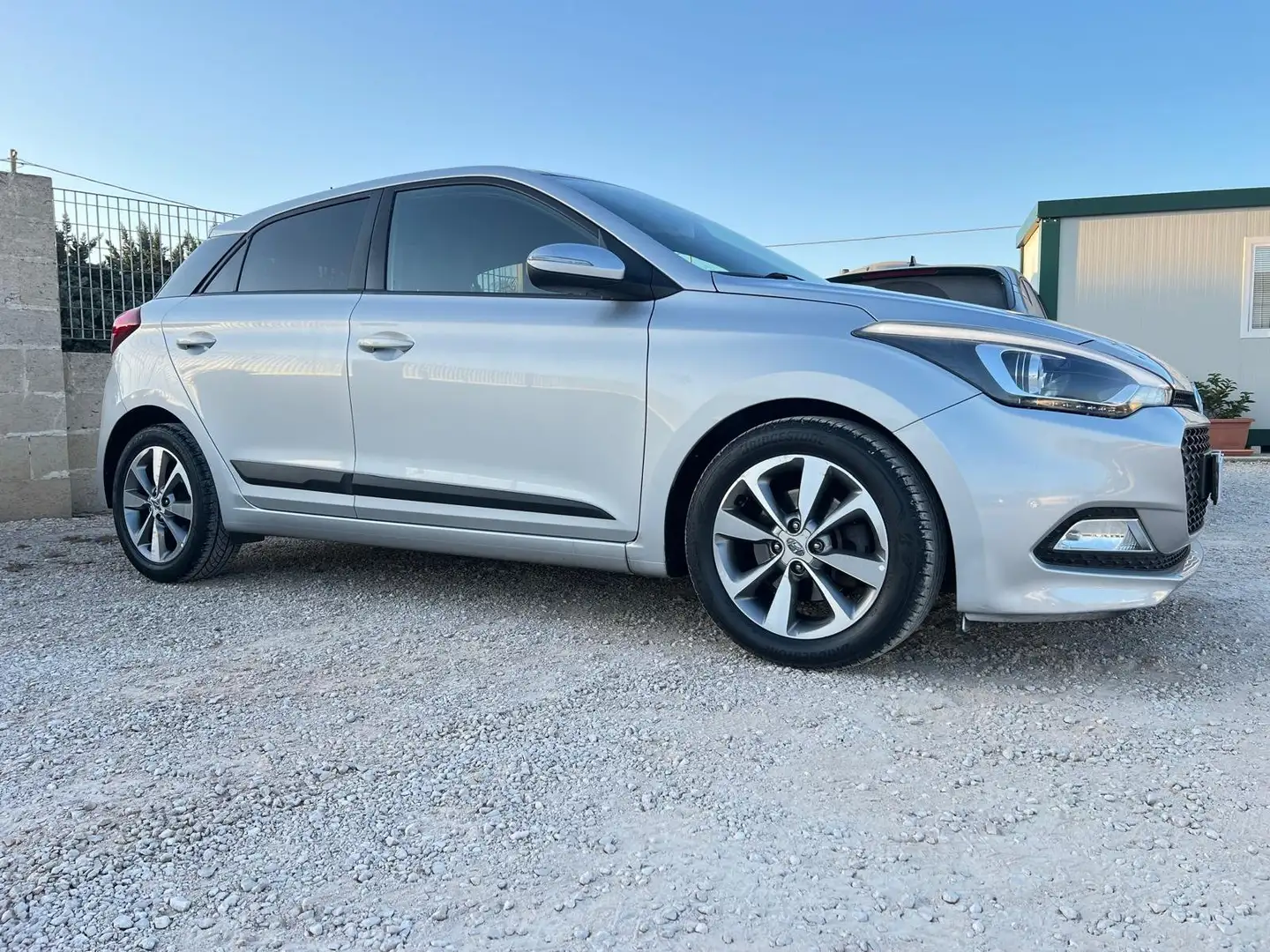 Hyundai i20 1.1 diesel 5 porte tetto apribile full Grigio - 2