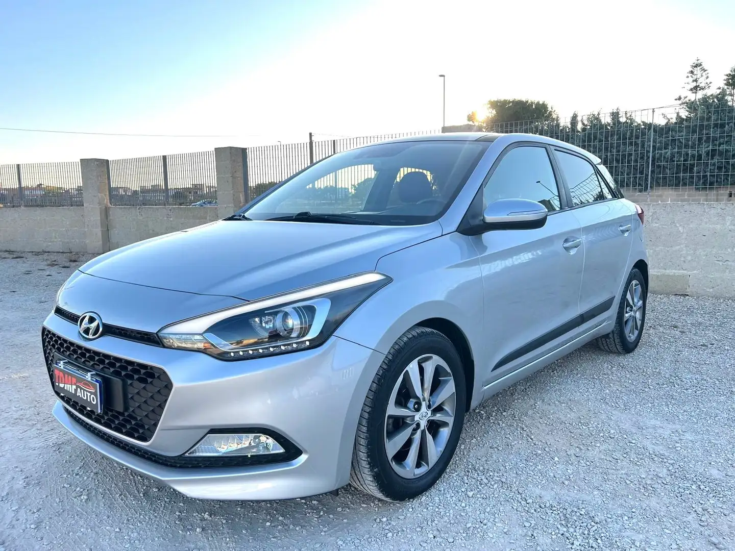 Hyundai i20 1.1 diesel 5 porte tetto apribile full Grigio - 1