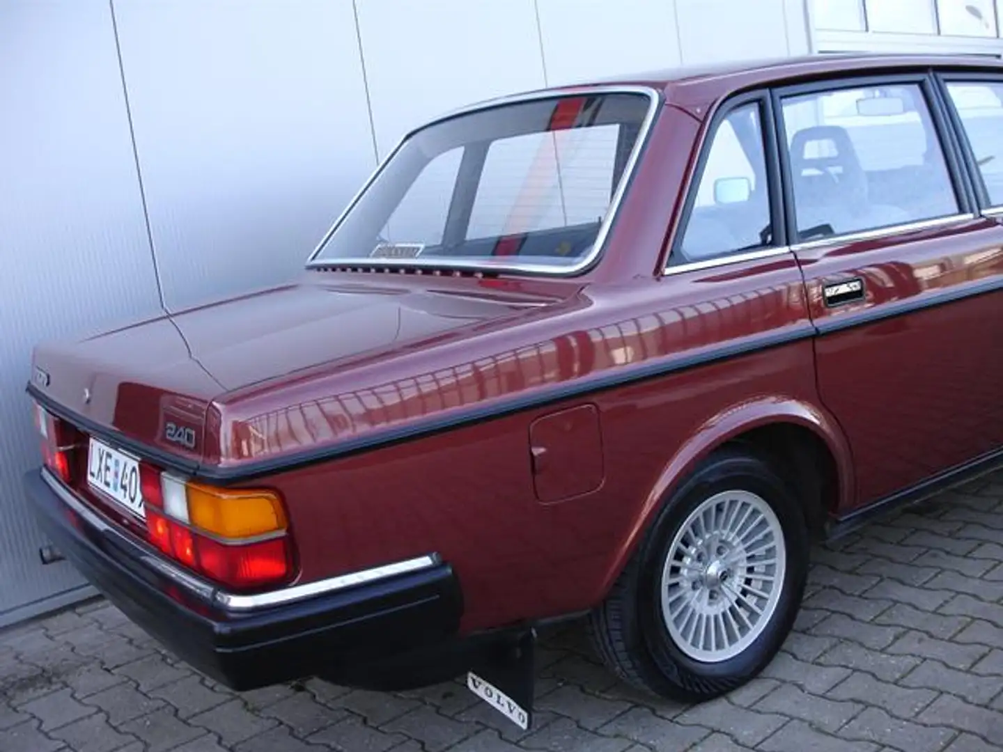 Volvo 244 DL Czerwony - 2