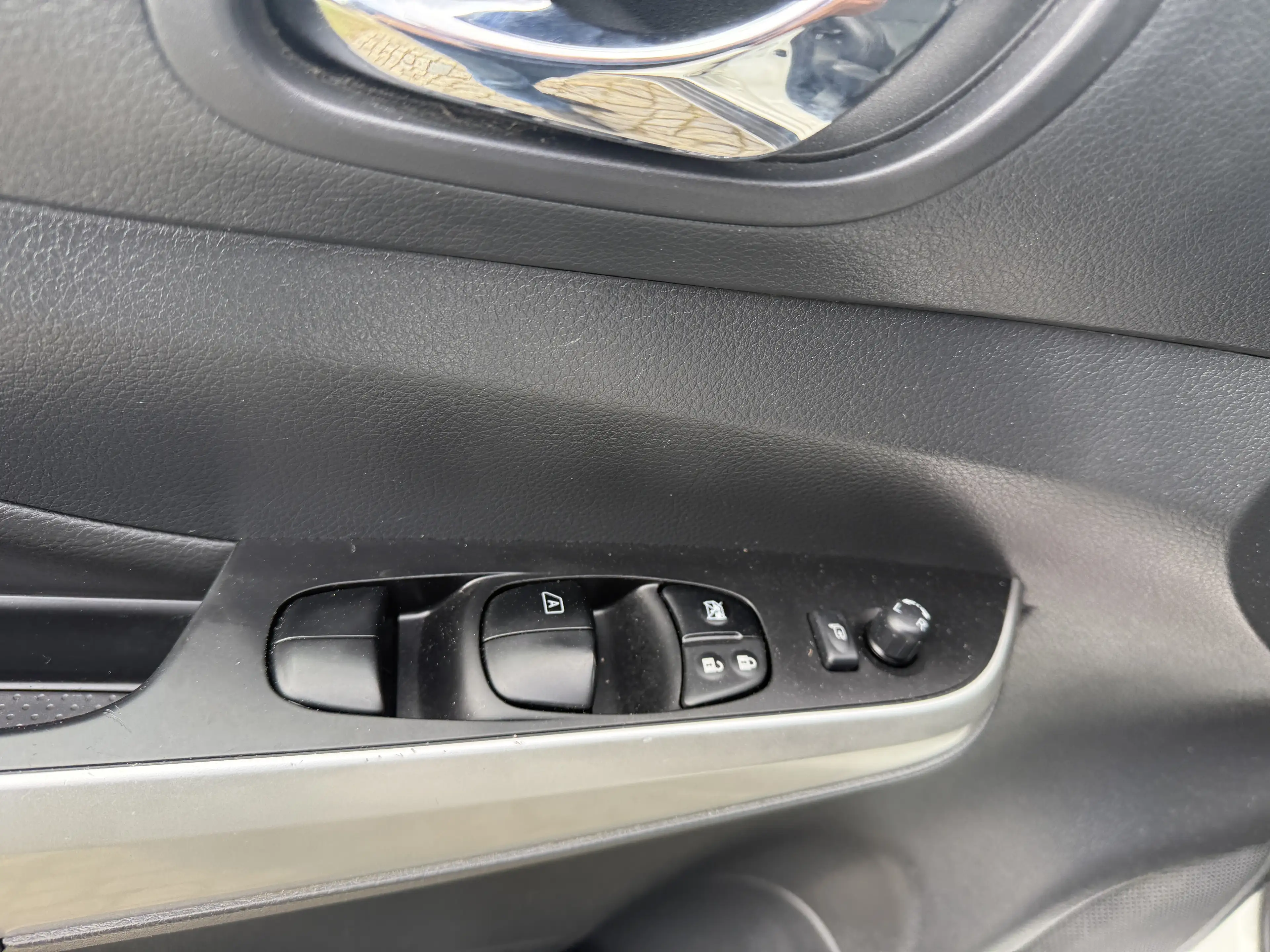 Nissan NP300 Tekna Double Cab 4x4 — photo 10