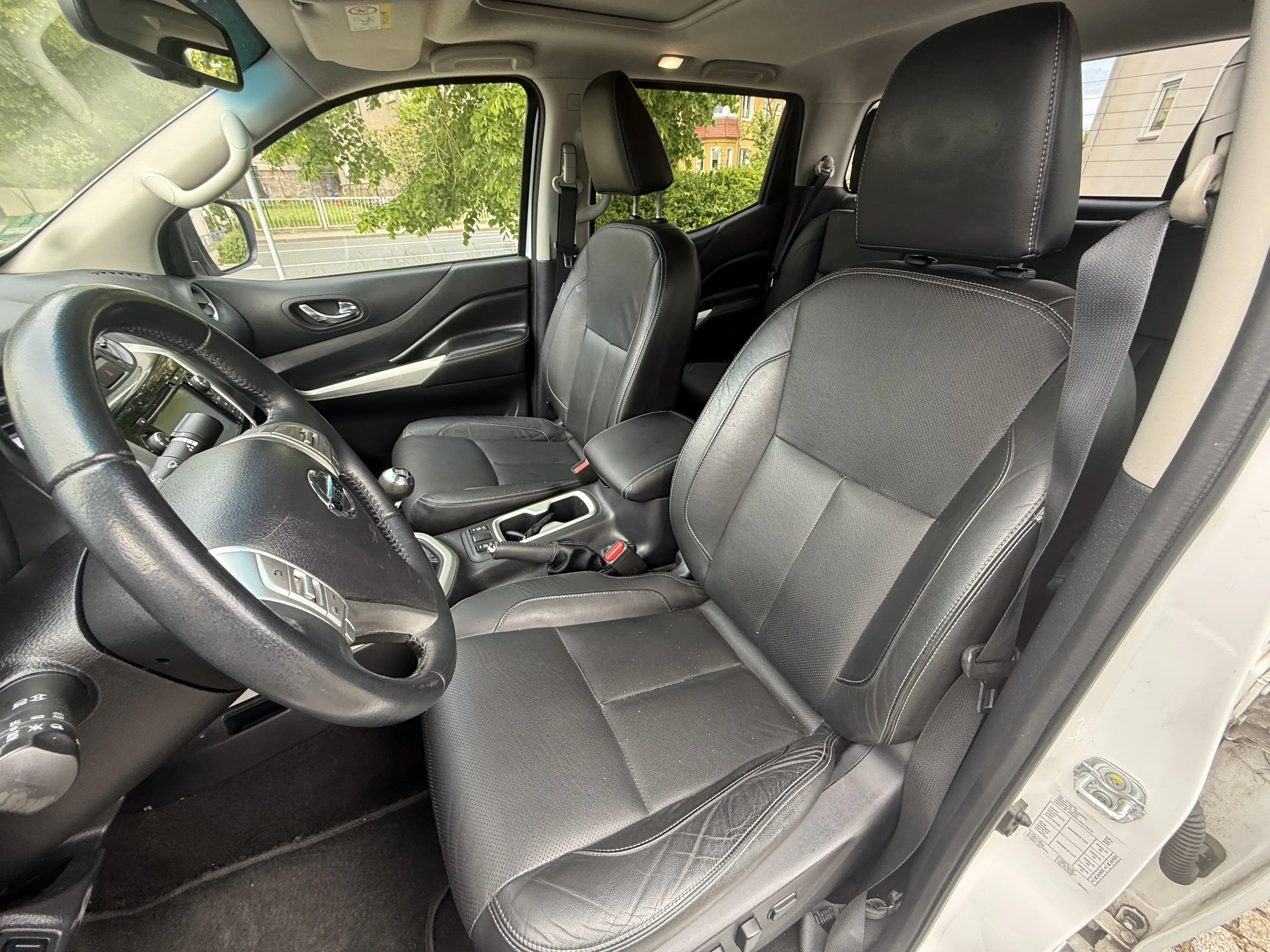 Nissan NP300 Tekna Double Cab 4x4 — photo 8
