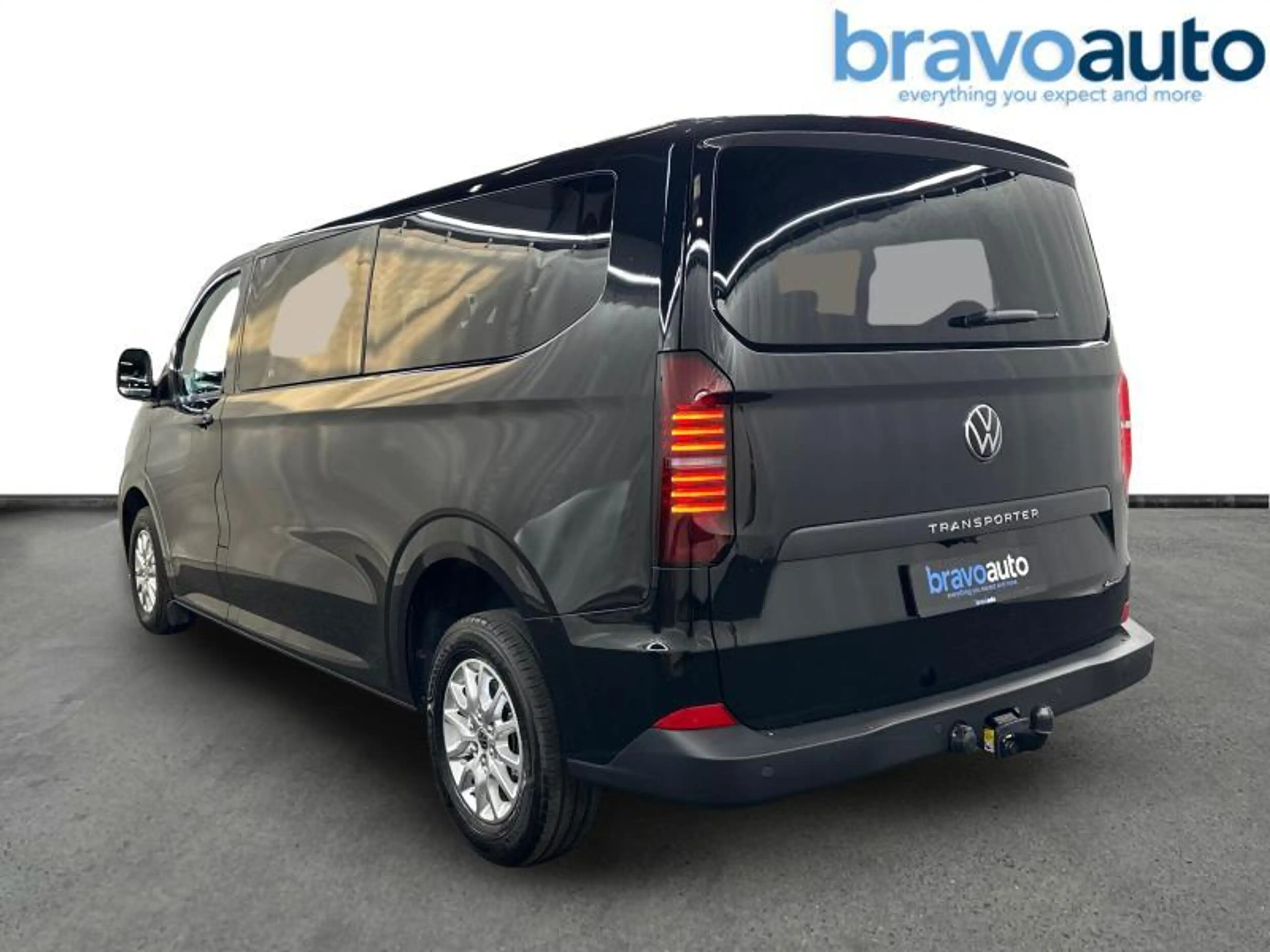 Volkswagen T7 Caravelle T7 Kombi DSG 4Motion | 9 places | tow bar — photo 2