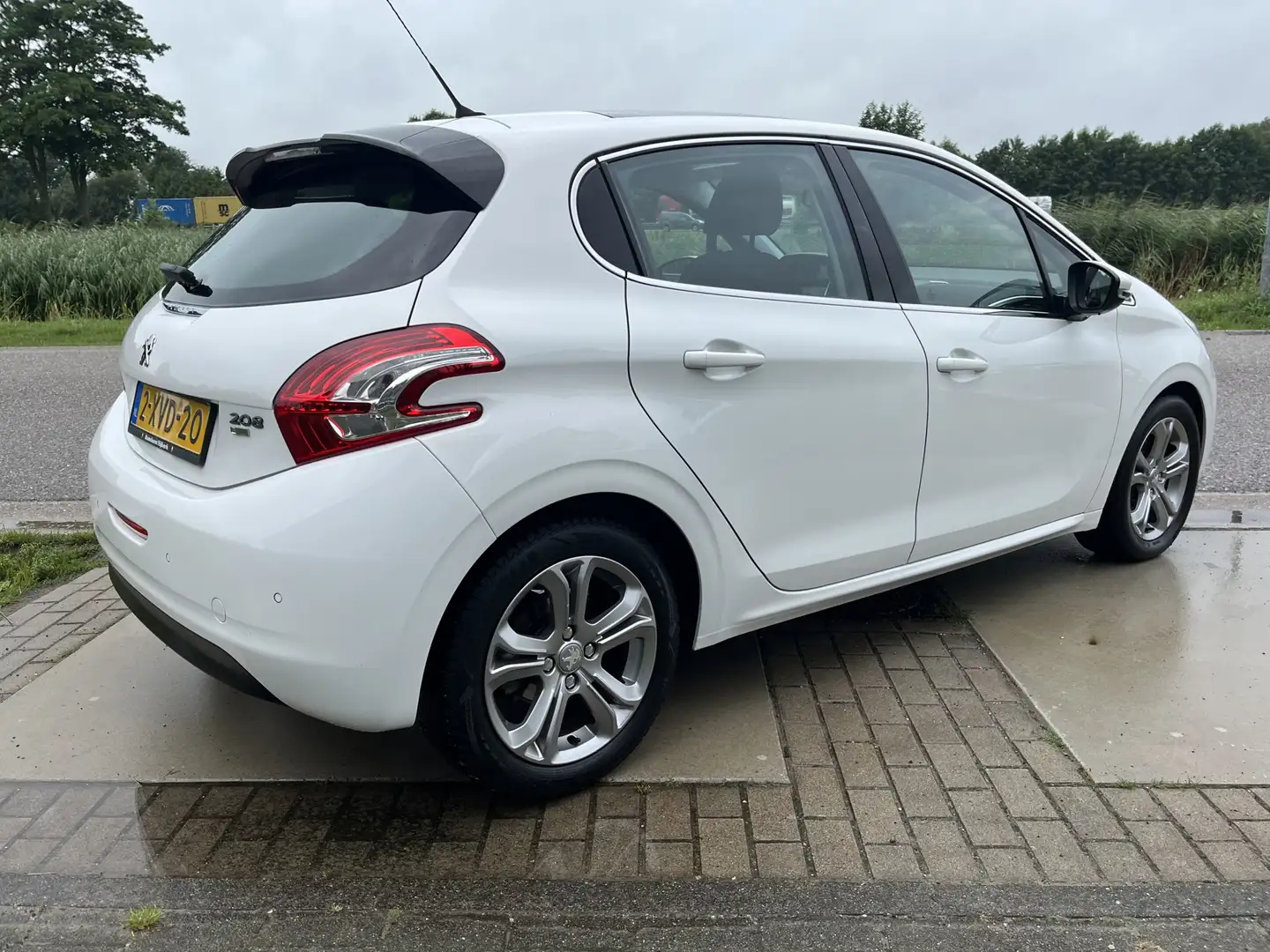 Peugeot 208 1.6 e-HDi Blue Lease / Cruise Comtrol / Pano dak / Wit - 2