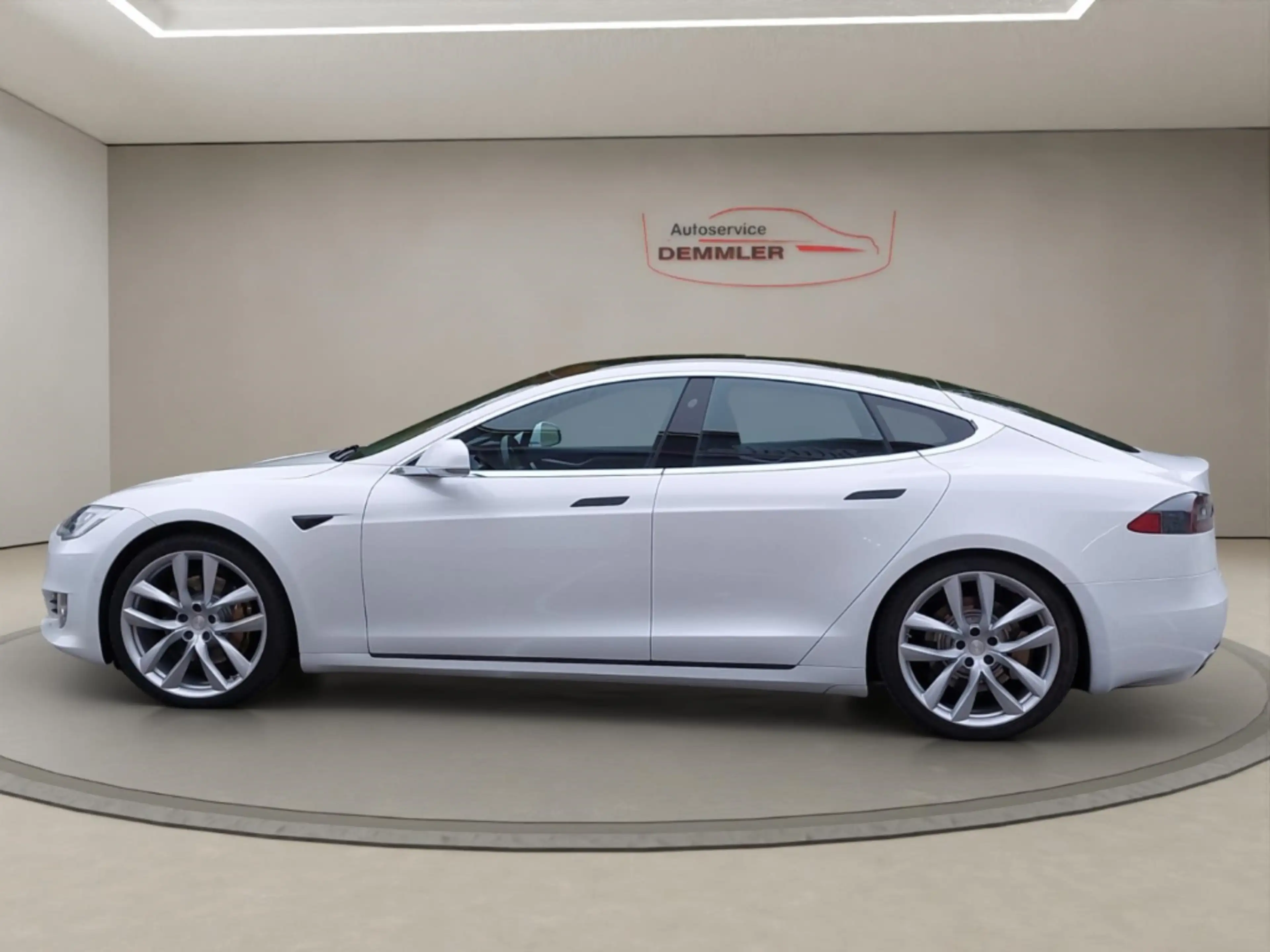 Tesla Model S Long Range Pano,AutoPil.3,Soundsys.,SHZ,RFK — photo 8