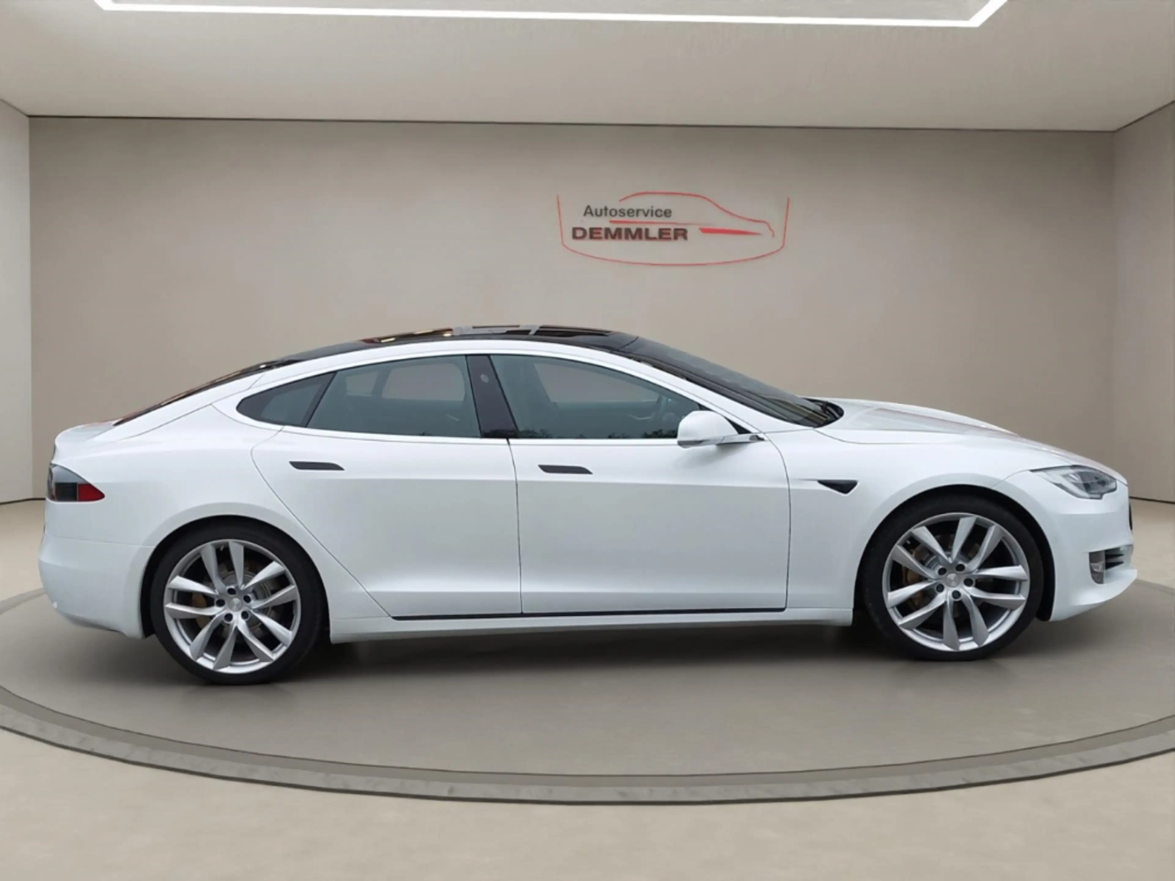 Tesla Model S Long Range Pano,AutoPil.3,Soundsys.,SHZ,RFK — photo 4