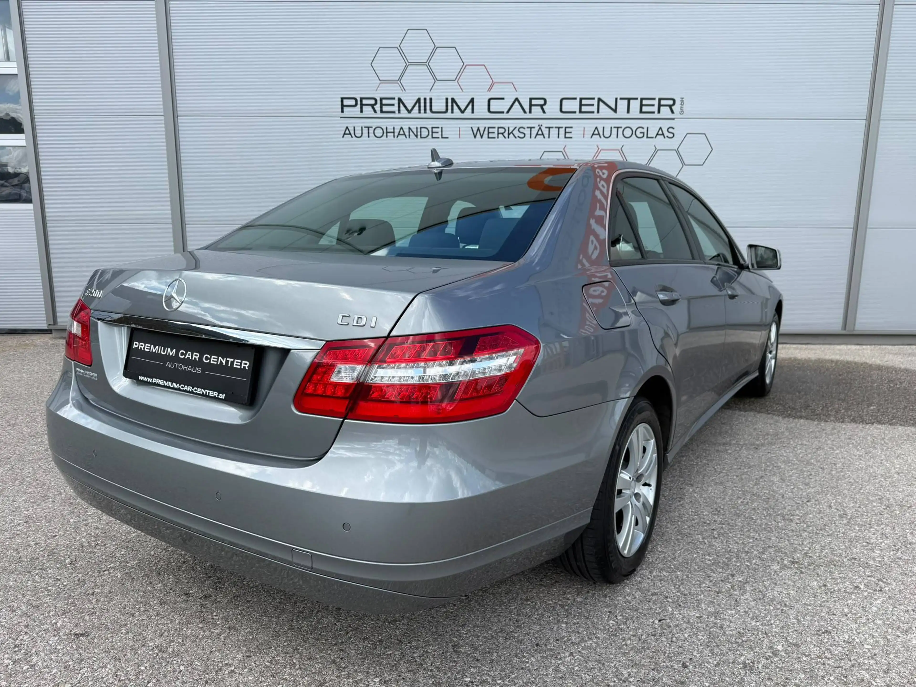 Mercedes-Benz E 200 E 200 CDI Aut. BlueEfficiency NAVI / SITZHEIZUNG / TEMPOMAT / BI-XENON / LED — photo 7