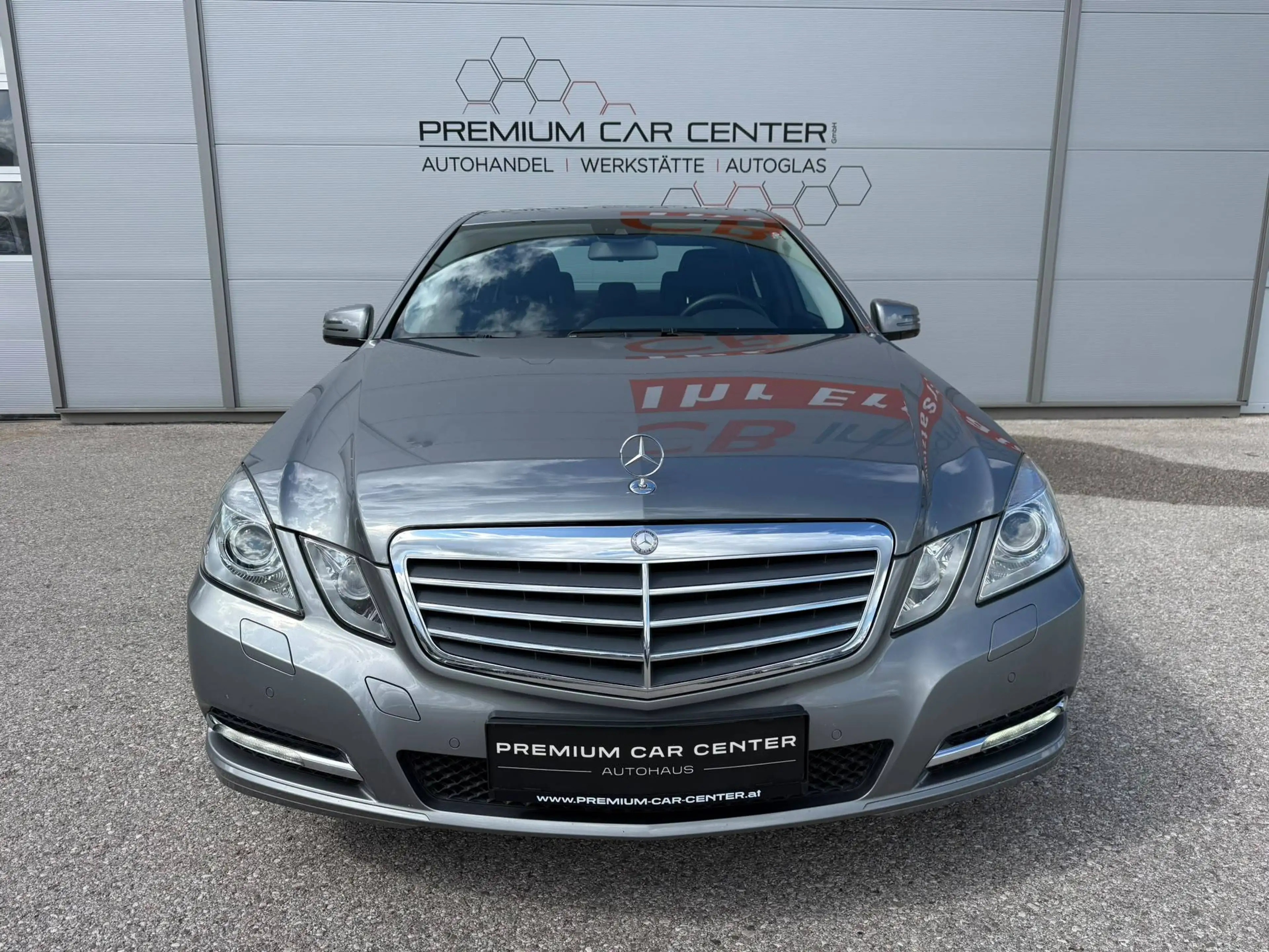 Mercedes-Benz E 200 E 200 CDI Aut. BlueEfficiency NAVI / SITZHEIZUNG / TEMPOMAT / BI-XENON / LED — photo 2