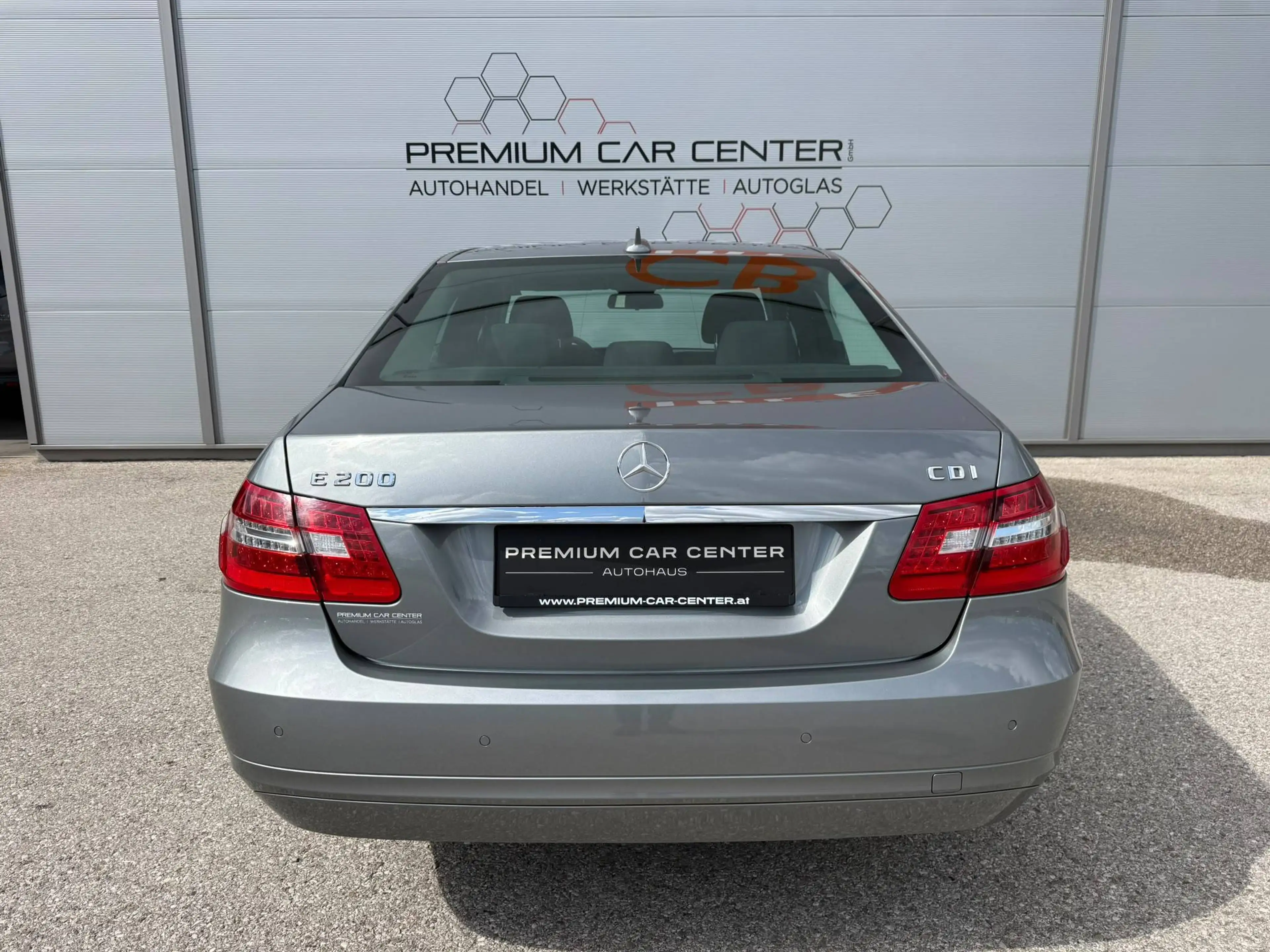 Mercedes-Benz E 200 E 200 CDI Aut. BlueEfficiency NAVI / SITZHEIZUNG / TEMPOMAT / BI-XENON / LED — photo 6