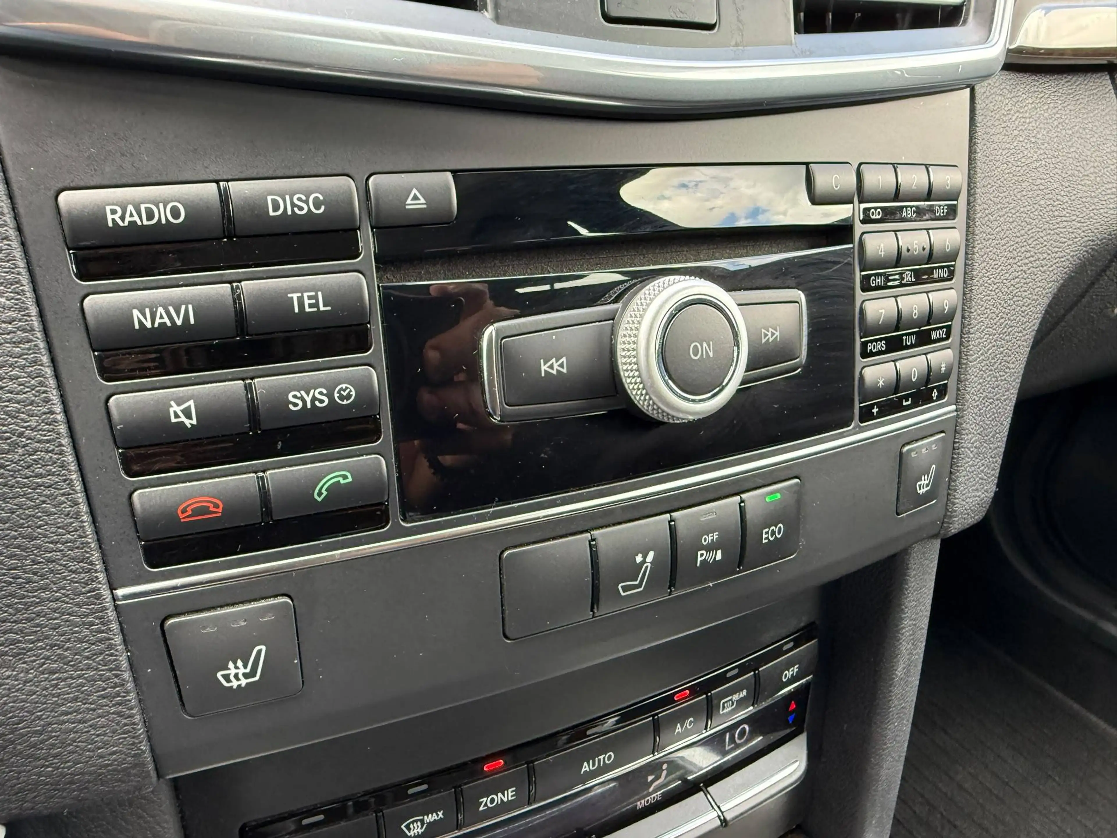 Mercedes-Benz E 200 E 200 CDI Aut. BlueEfficiency NAVI / SITZHEIZUNG / TEMPOMAT / BI-XENON / LED — photo 15