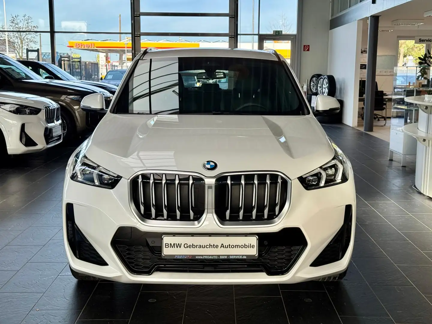 BMW X1 18i sDrive M Sport A-LED/AHK/Komf.Zg/RFK Weiß - 2
