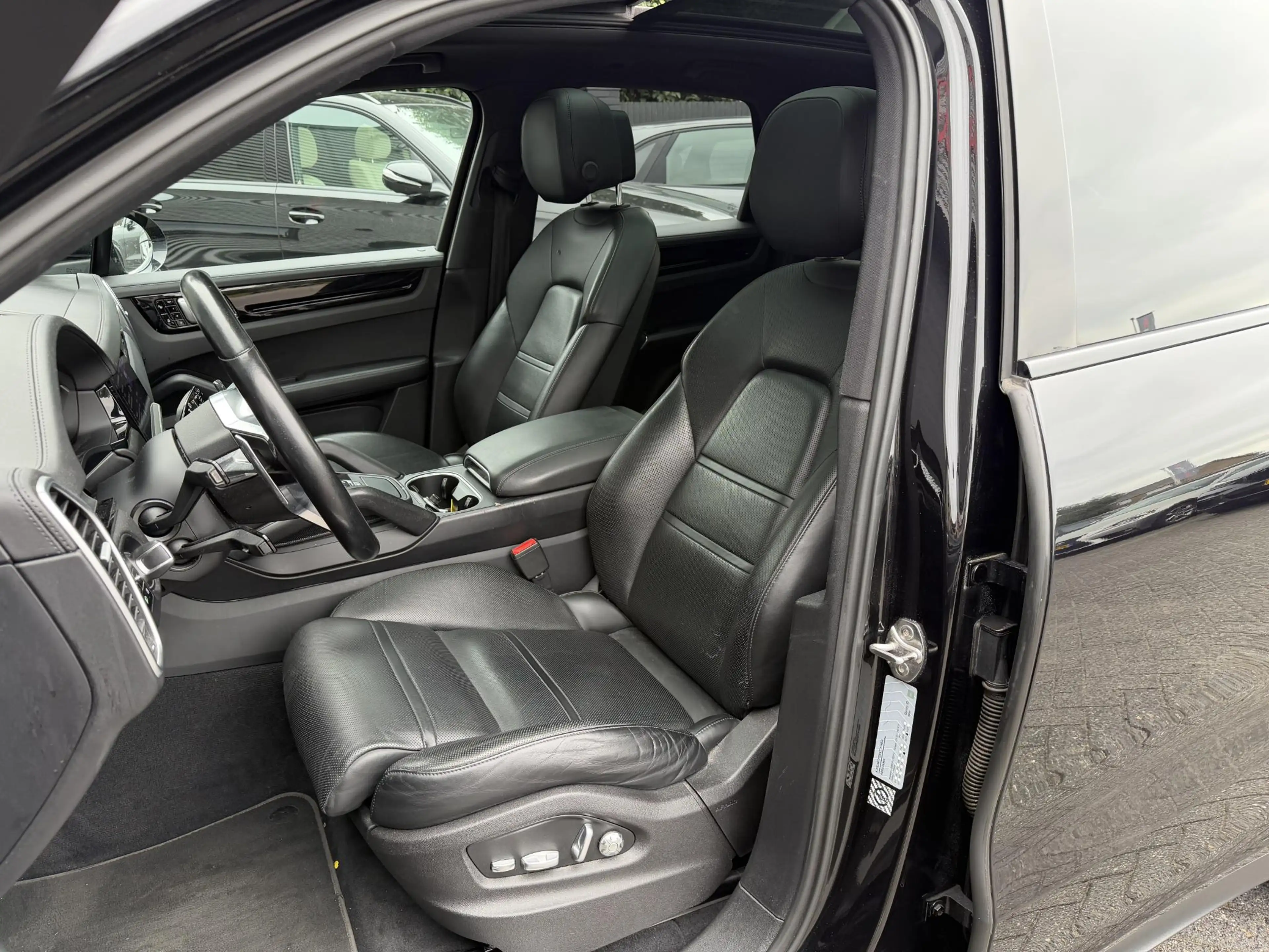 Porsche Cayenne 3.0 Sport Chrono | Panoramadak | 360* Camera | Bos — photo 13