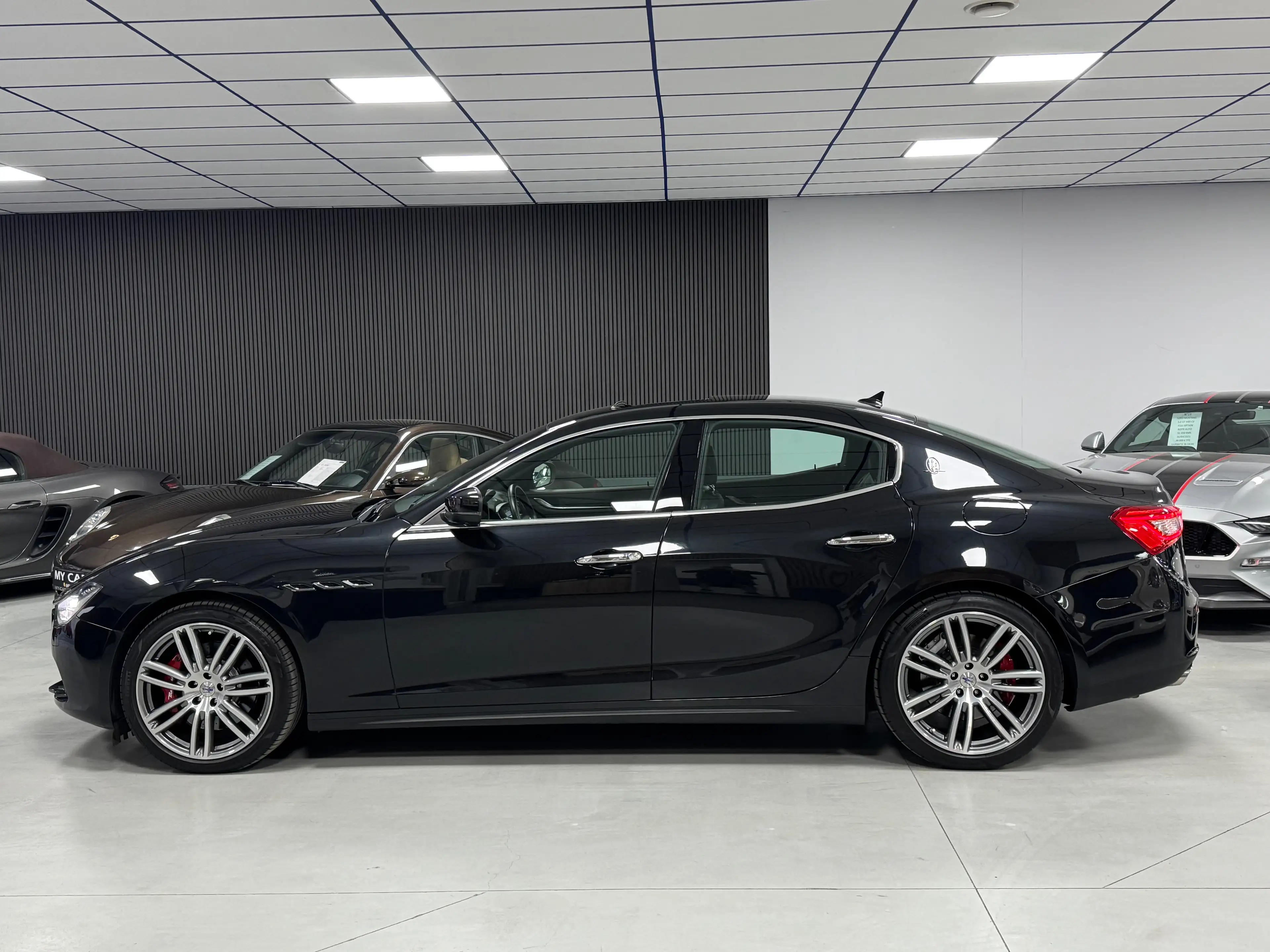 Maserati Ghibli 3.0 V6 Bi-Turbo SQ4 Toit Ouvrant Camera 360 Ja 20 — photo 9