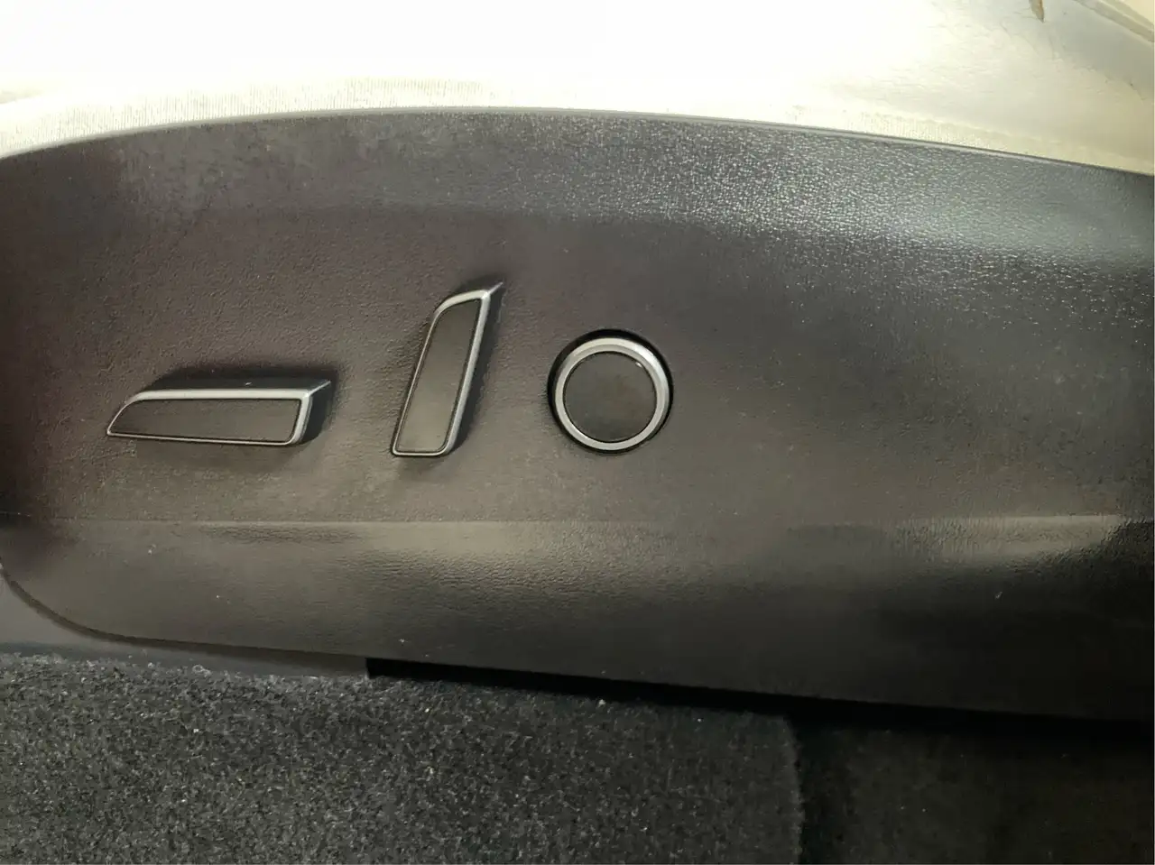 Tesla Model Y photo Tesla Model Y