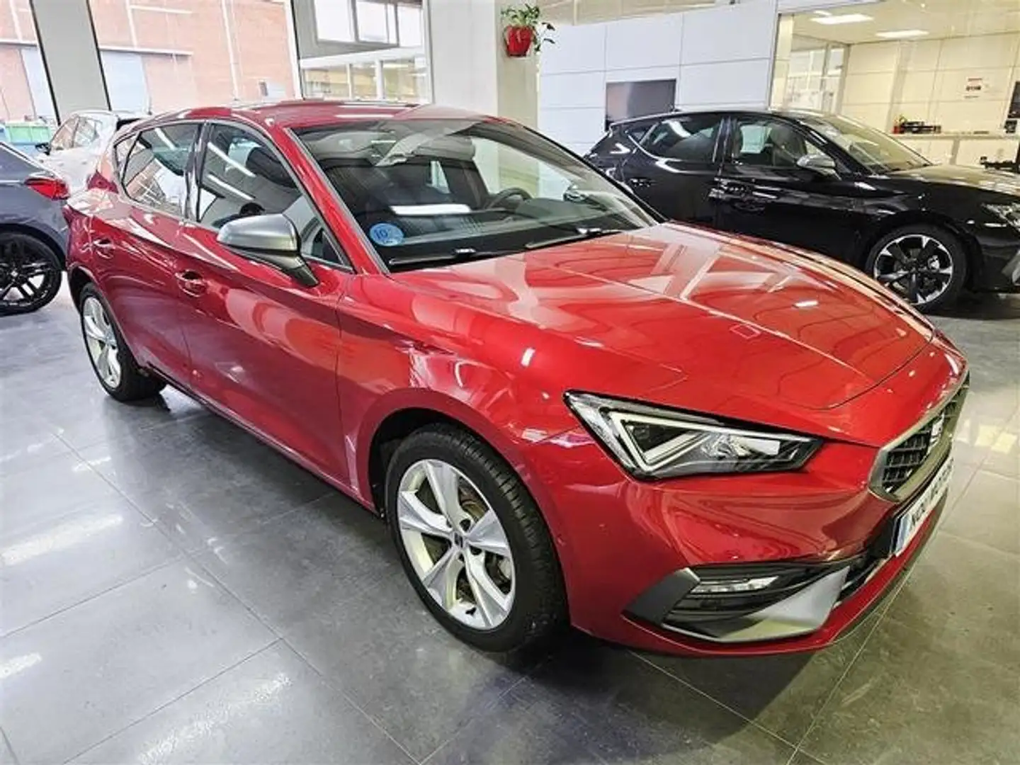 SEAT Leon 1.5 e-Hybrid S&S FR XM DSG-6 204 Rojo - 2