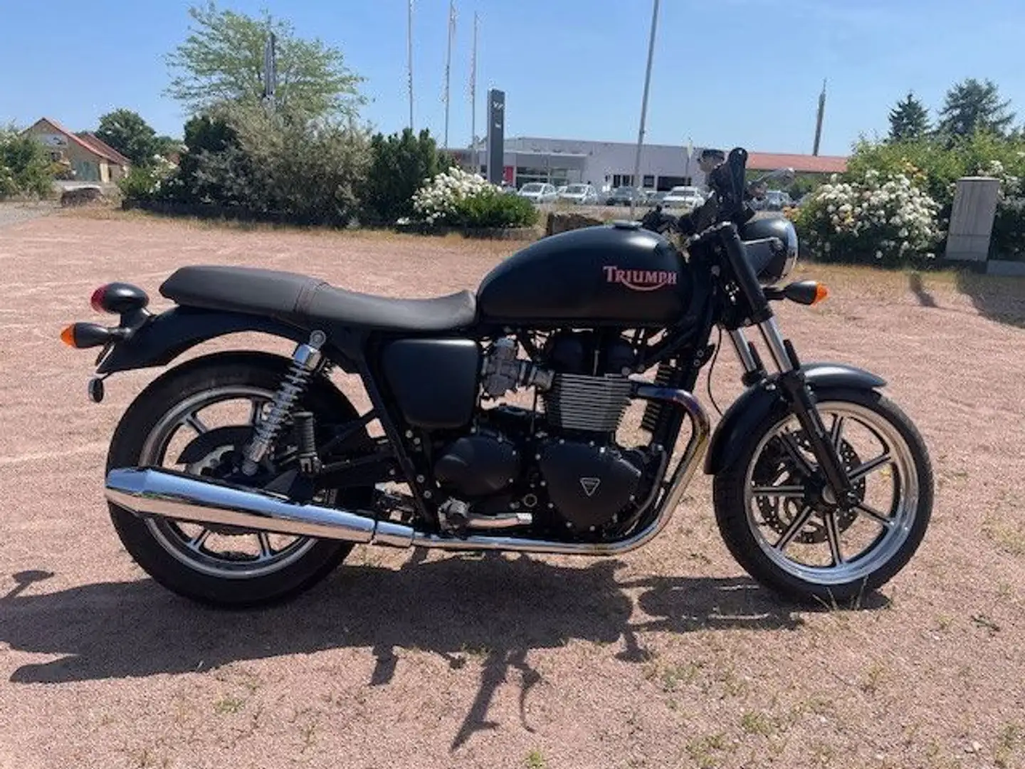Triumph 900 BONNEVILLE Чёрный - 1