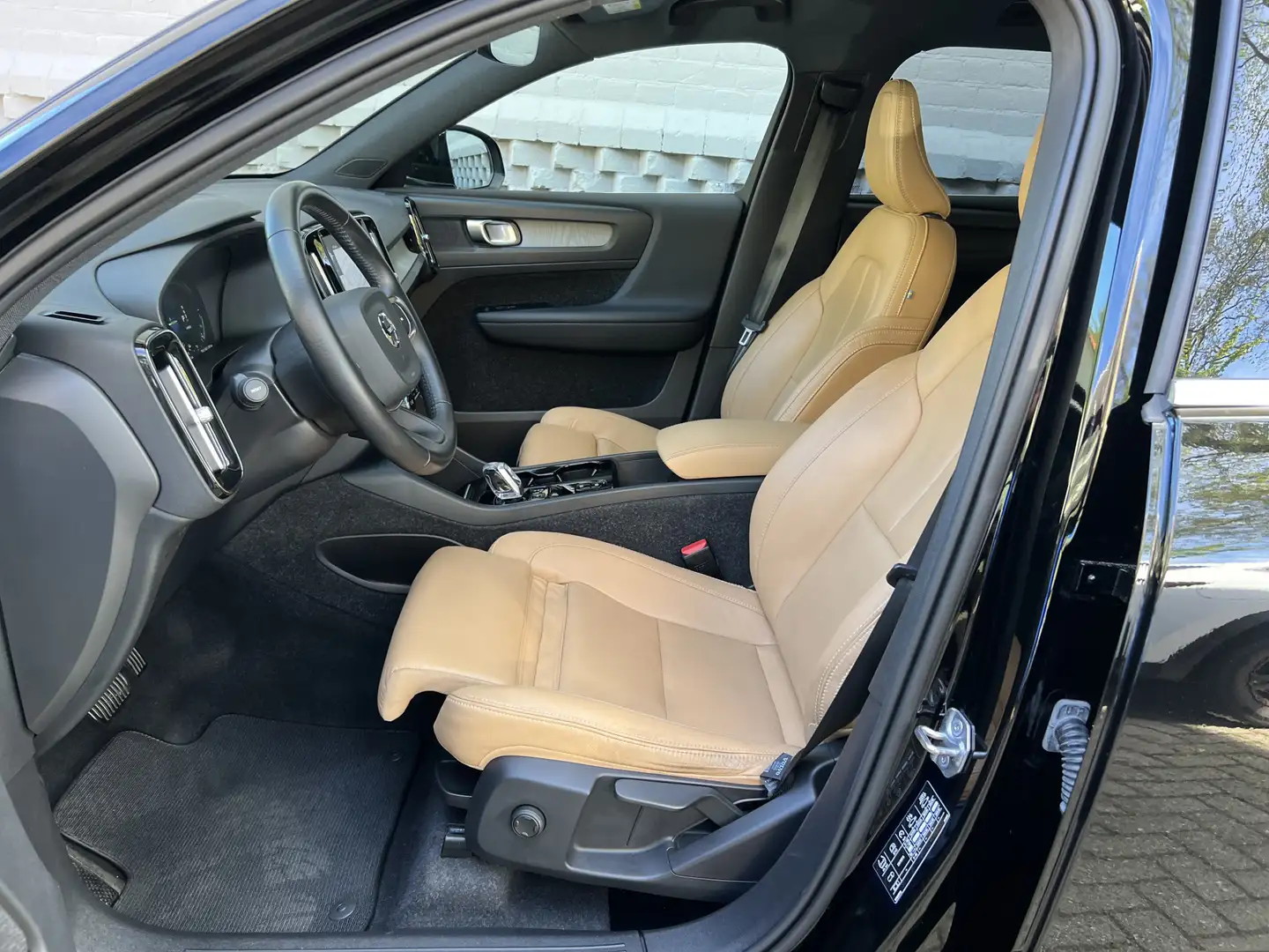 Volvo XC40 1.5 T5 Recharge Inscription Leer Blis Achteruitrij Zwart - 2