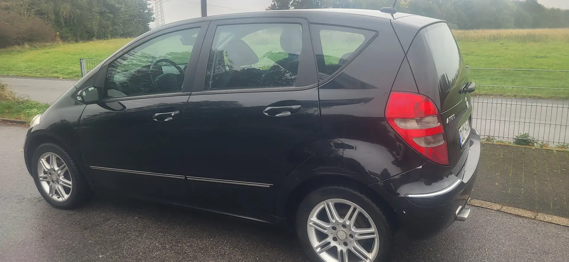 Mercedes-Benz 180 Avantgarde Schwarz - 2