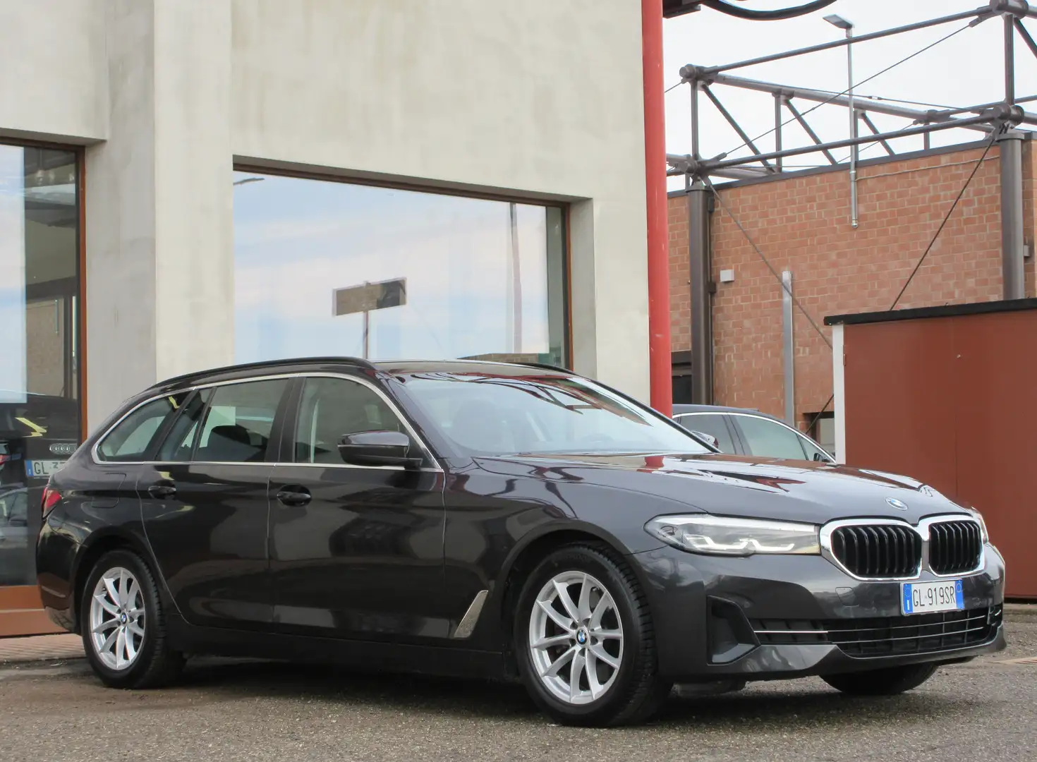 BMW 520 d Touring mhev 48V xdrive Business auto Gris - 2