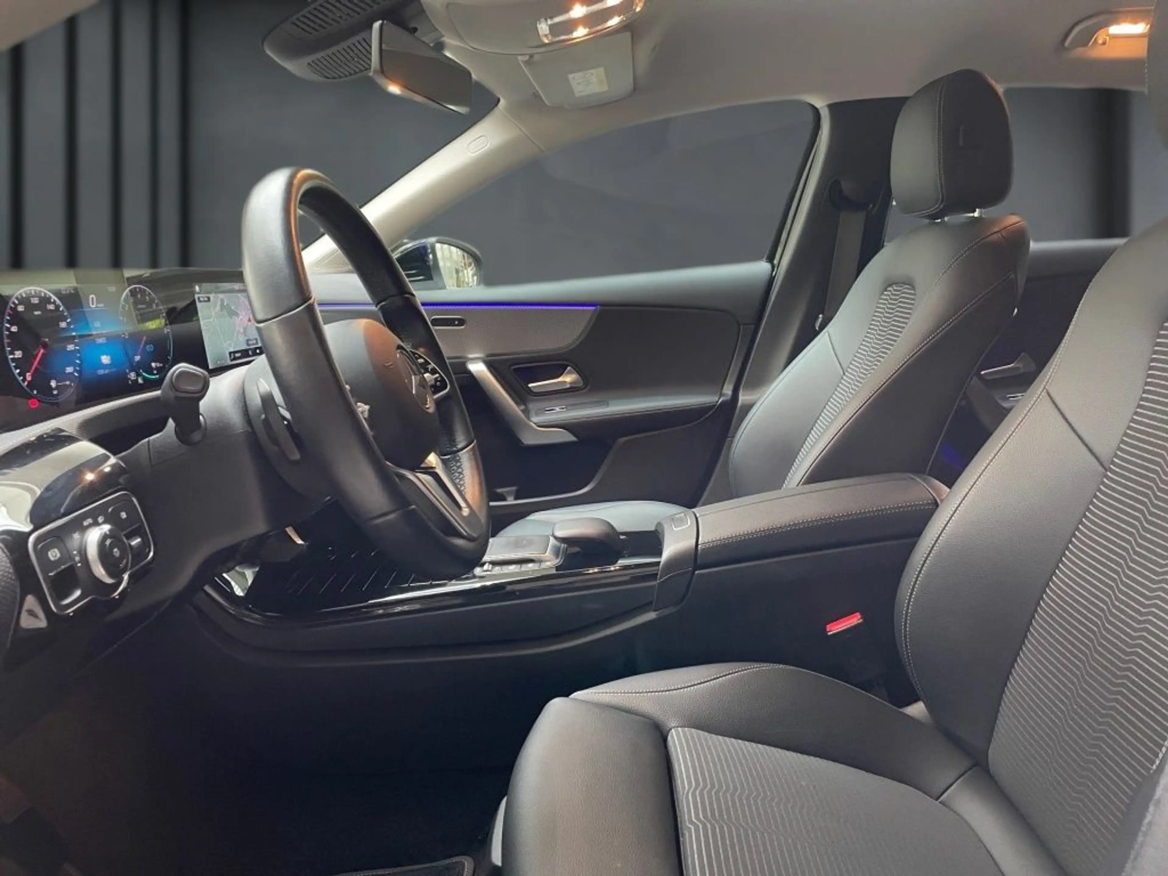 Mercedes-Benz A 250 e Carbon+MBUX+Progressive+Ambiente+CarPlay — photo 7