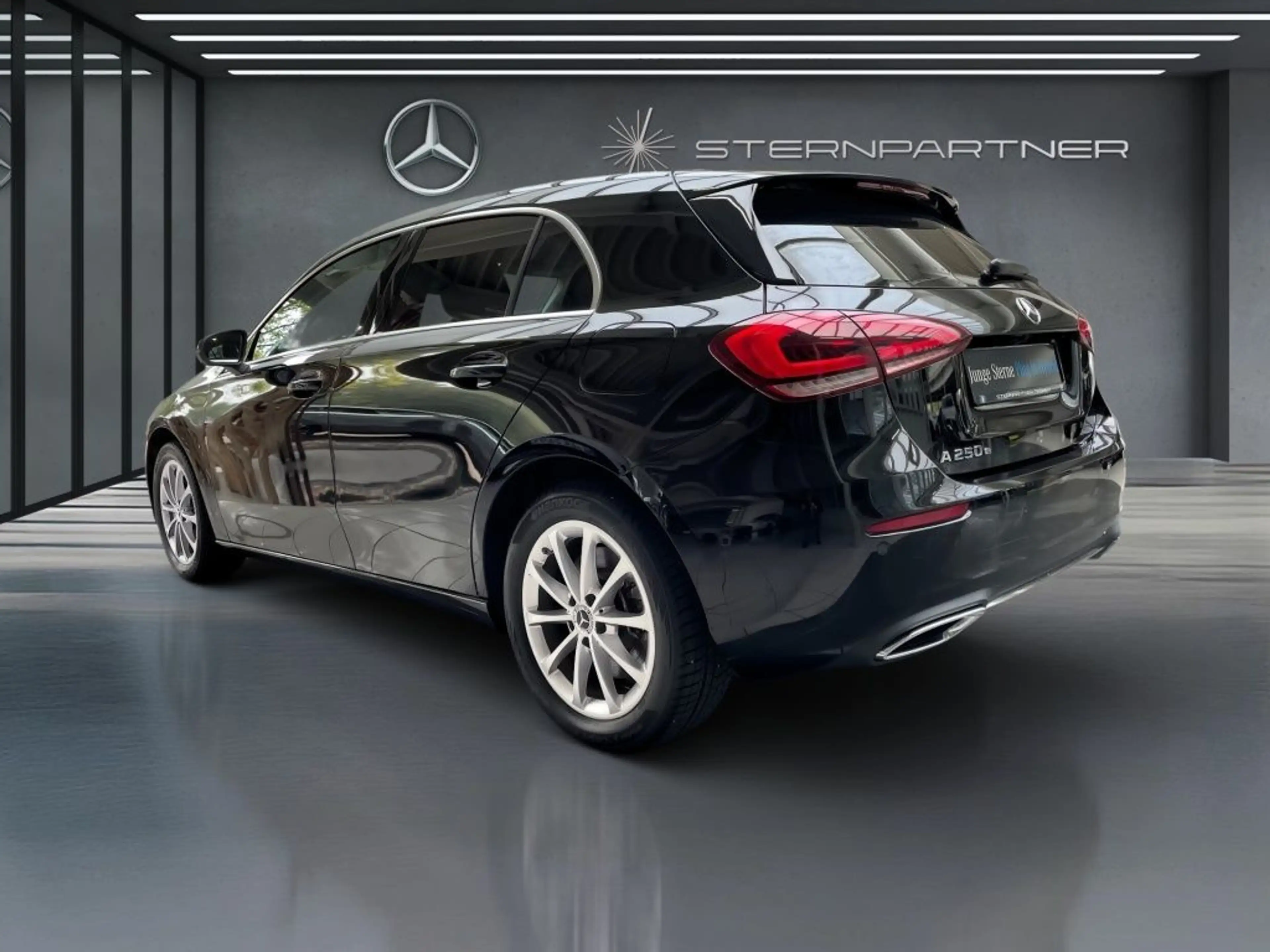 Mercedes-Benz A 250 e Carbon+MBUX+Progressive+Ambiente+CarPlay — photo 9