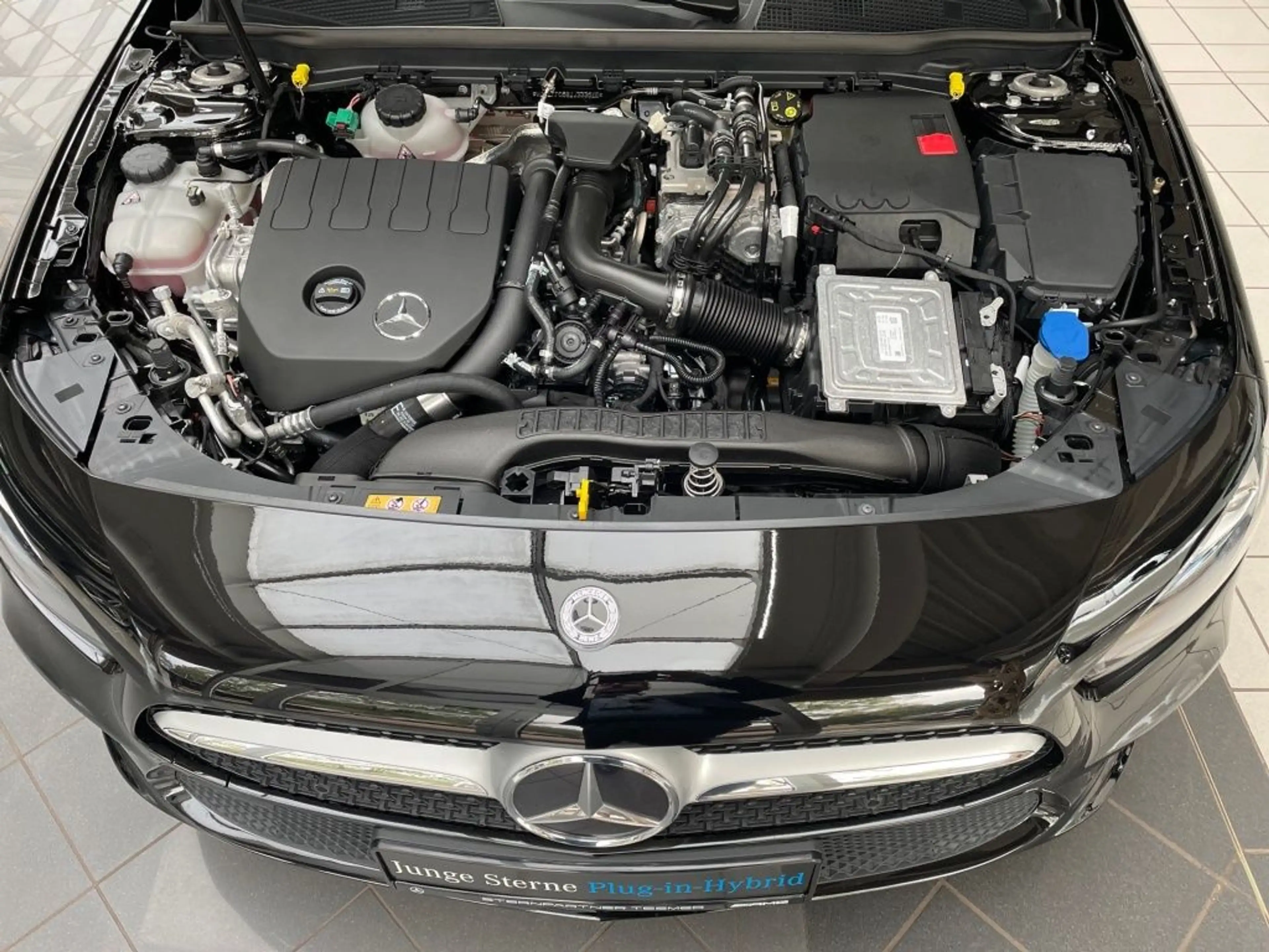 Mercedes-Benz A 250 e Carbon+MBUX+Progressive+Ambiente+CarPlay — photo 5
