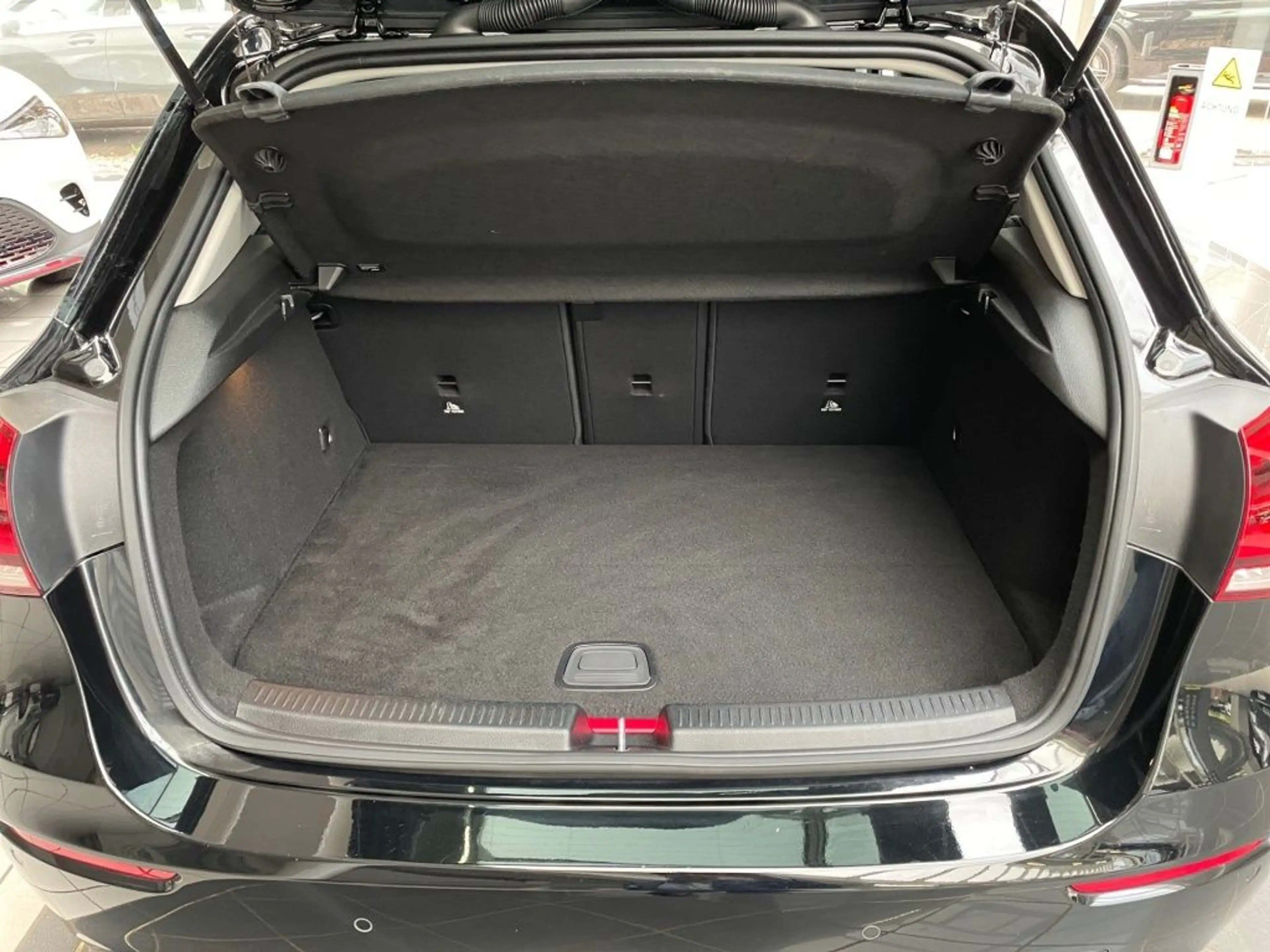 Mercedes-Benz A 250 e Carbon+MBUX+Progressive+Ambiente+CarPlay — photo 10