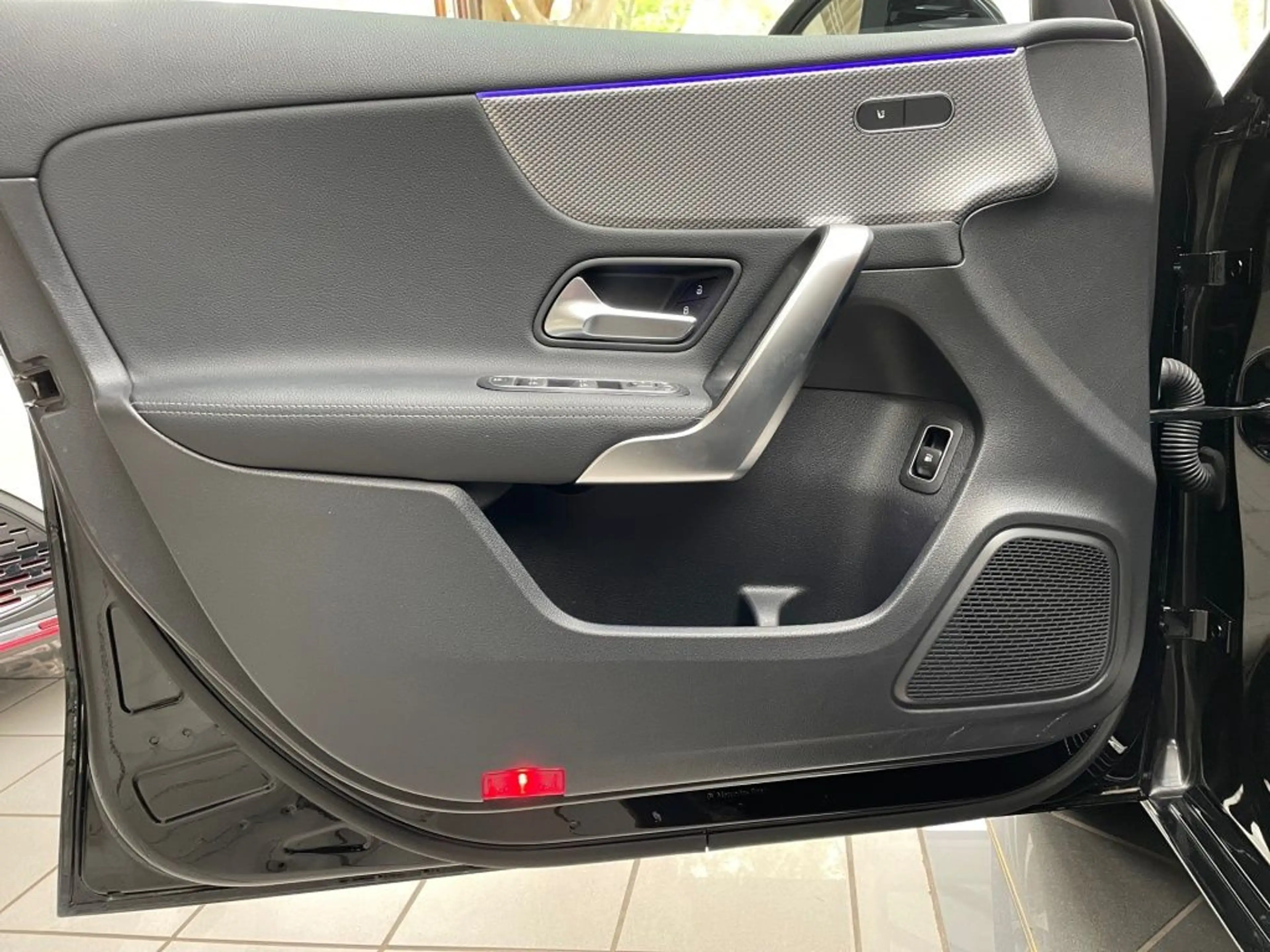 Mercedes-Benz A 250 e Carbon+MBUX+Progressive+Ambiente+CarPlay — photo 6