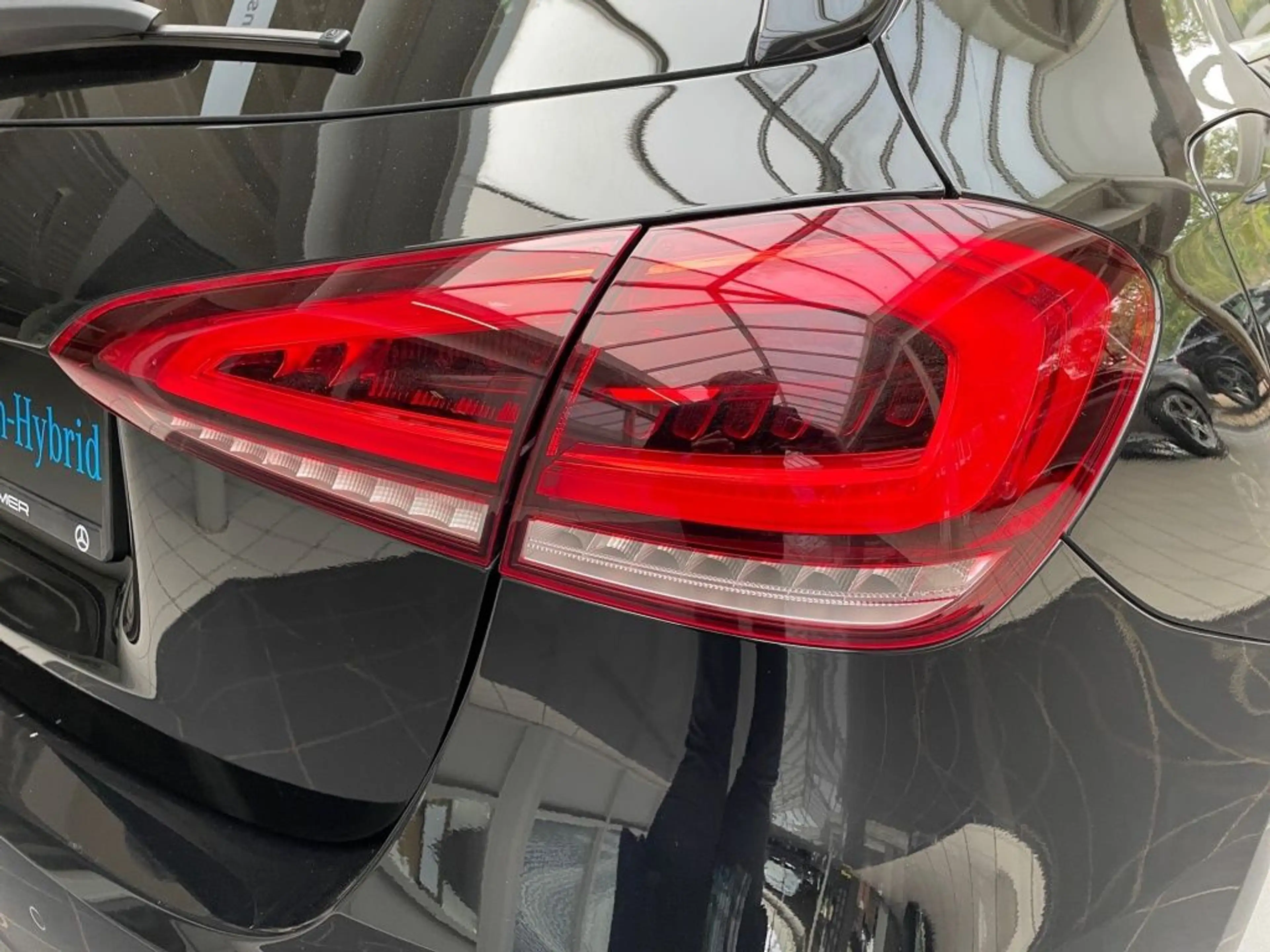 Mercedes-Benz A 250 e Carbon+MBUX+Progressive+Ambiente+CarPlay — photo 11