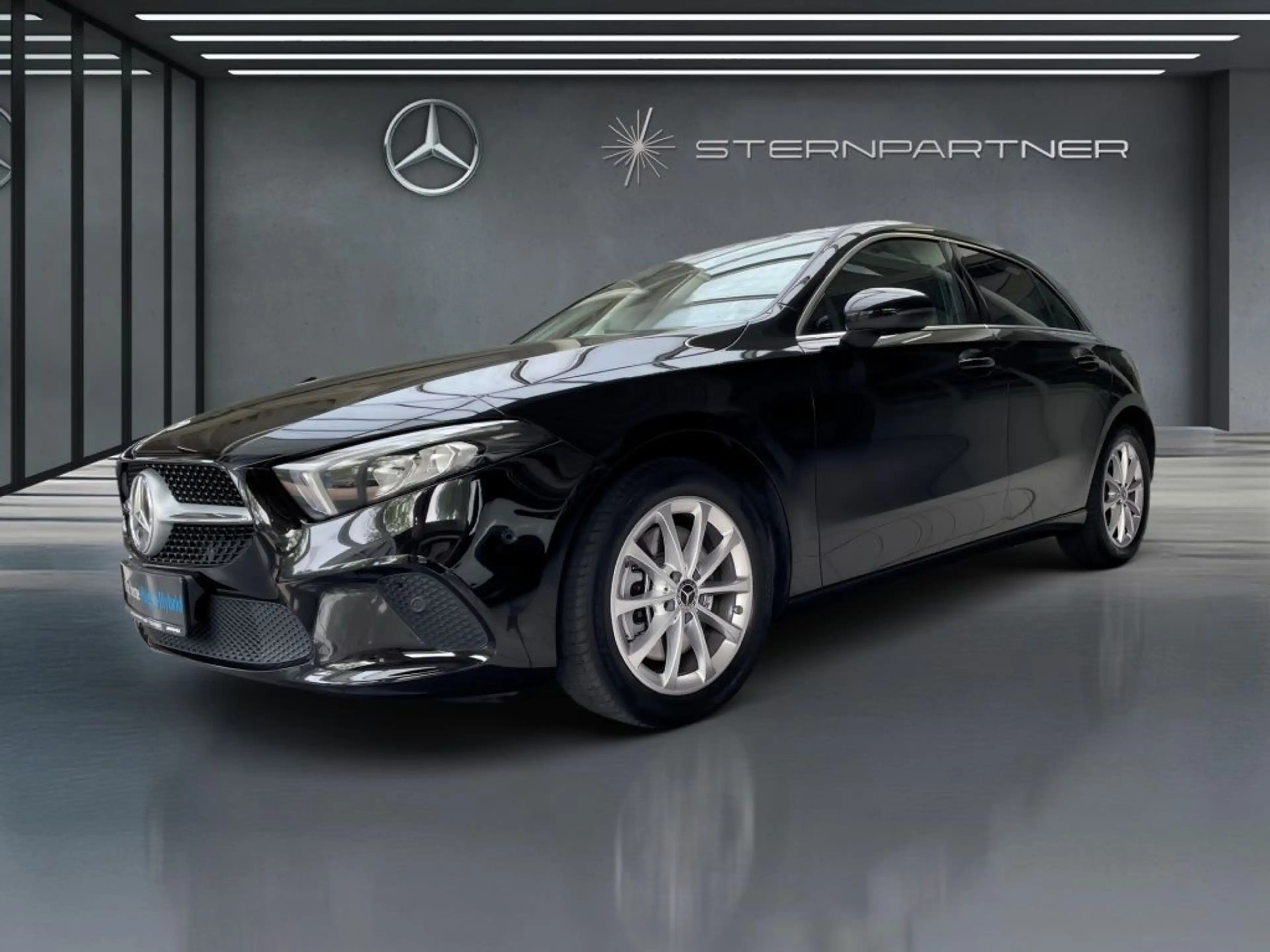 Mercedes-Benz A 250 e Carbon+MBUX+Progressive+Ambiente+CarPlay