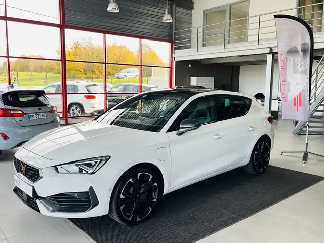 CUPRA Leon 1,4 E-HYBRID 245 DSG6 GPS CAMERA KEYLESS FULL LED VIRTUAL COCKPIT PARK PILOT DRIVE PROFILE REGU